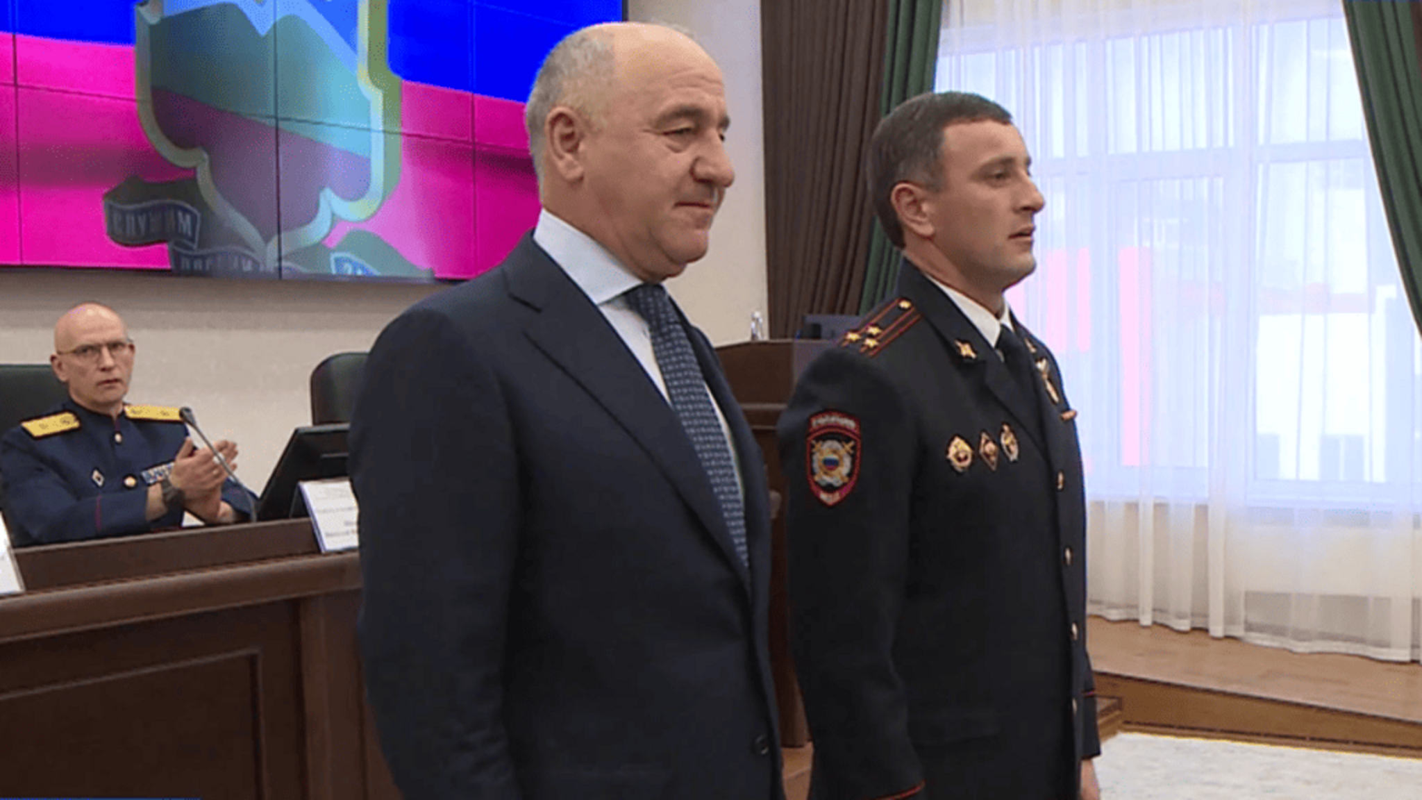 Глава Карачаево-Черкесии вручил ордена Мужества двум сотрудникам Госавтоинспекции