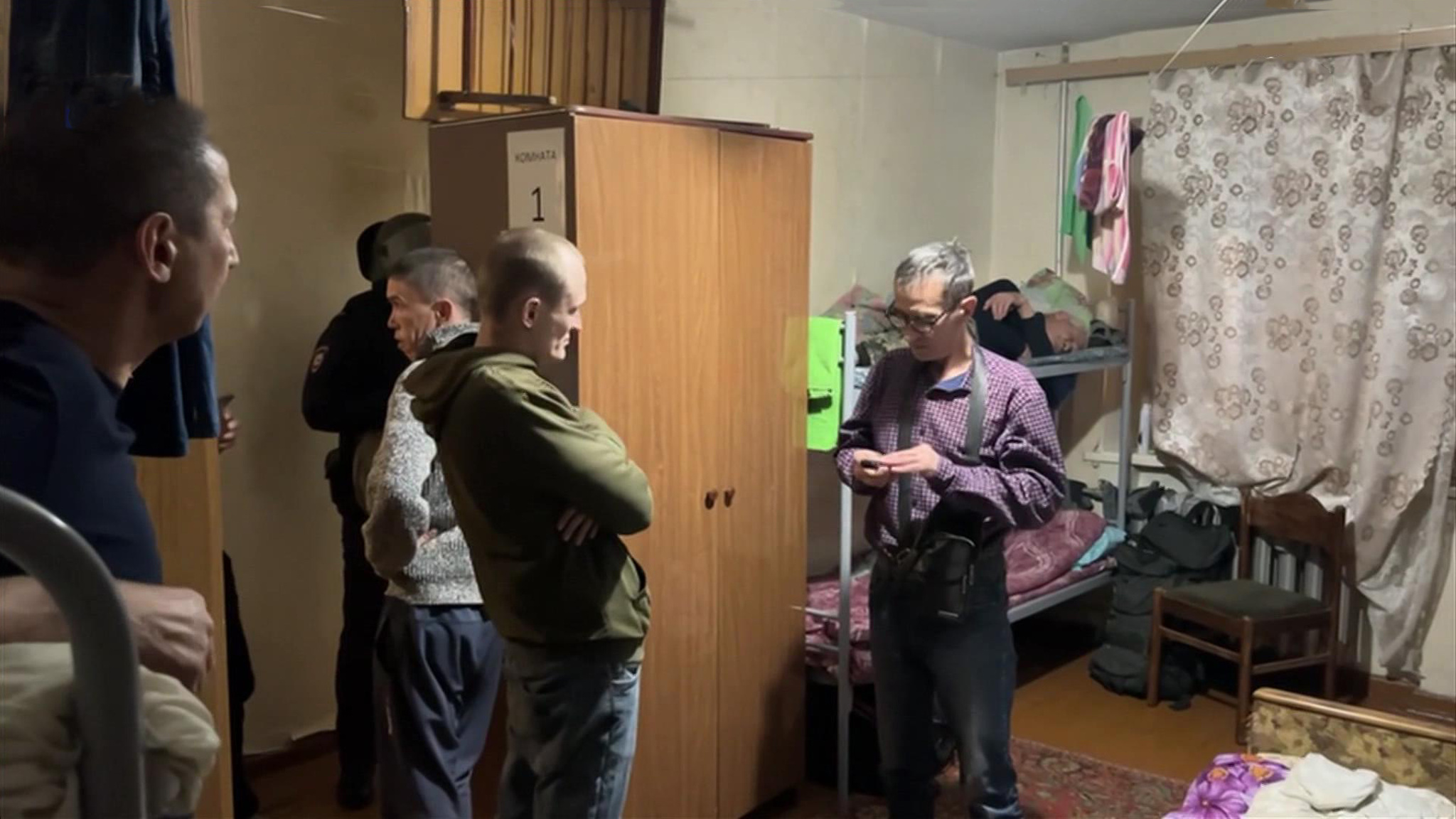 Хостел с сюрпризом посетили общественники и полиция