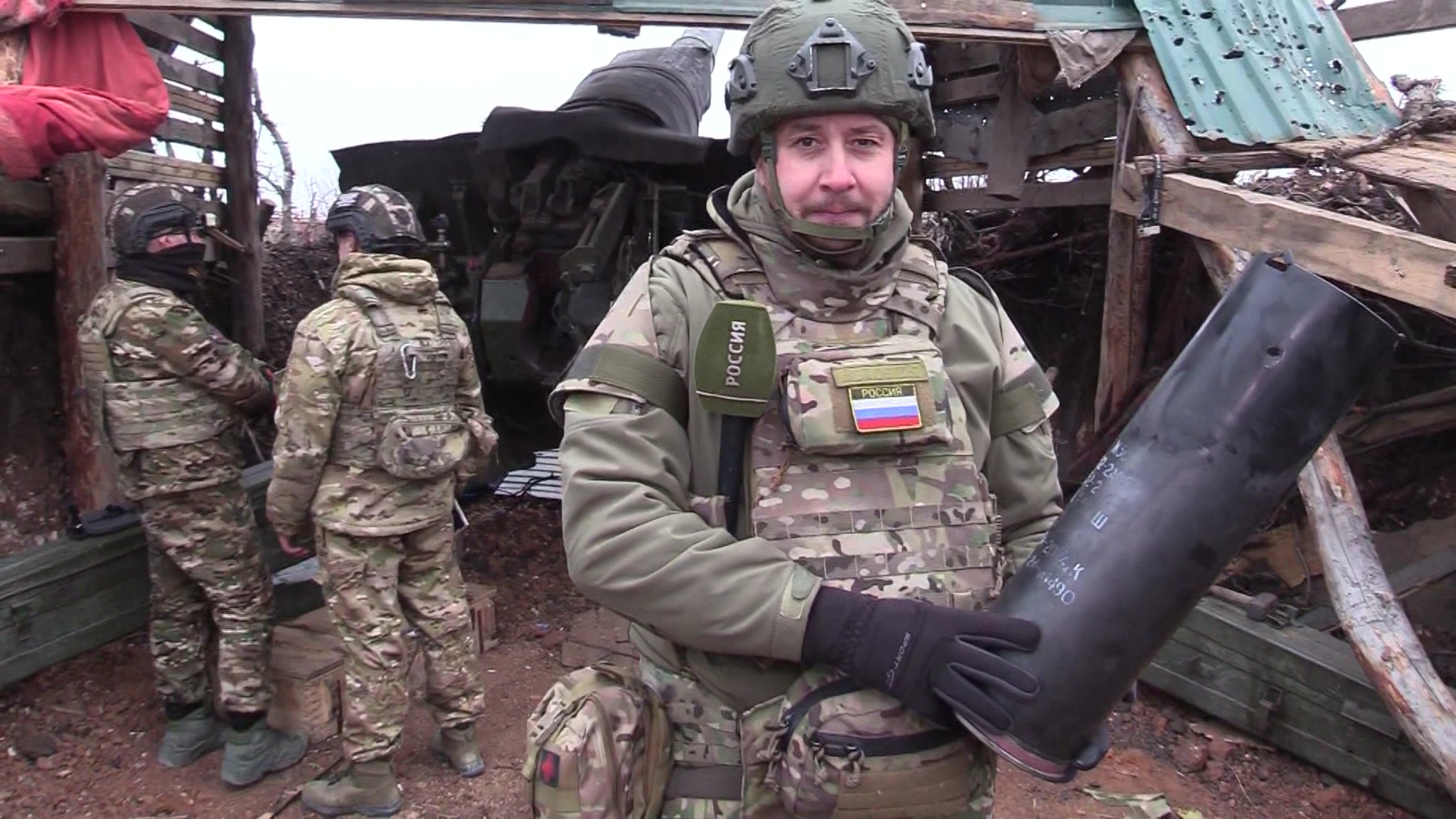 Стволы орудий нашей артиллерии на западных окраинах Донецка не успевают остывать