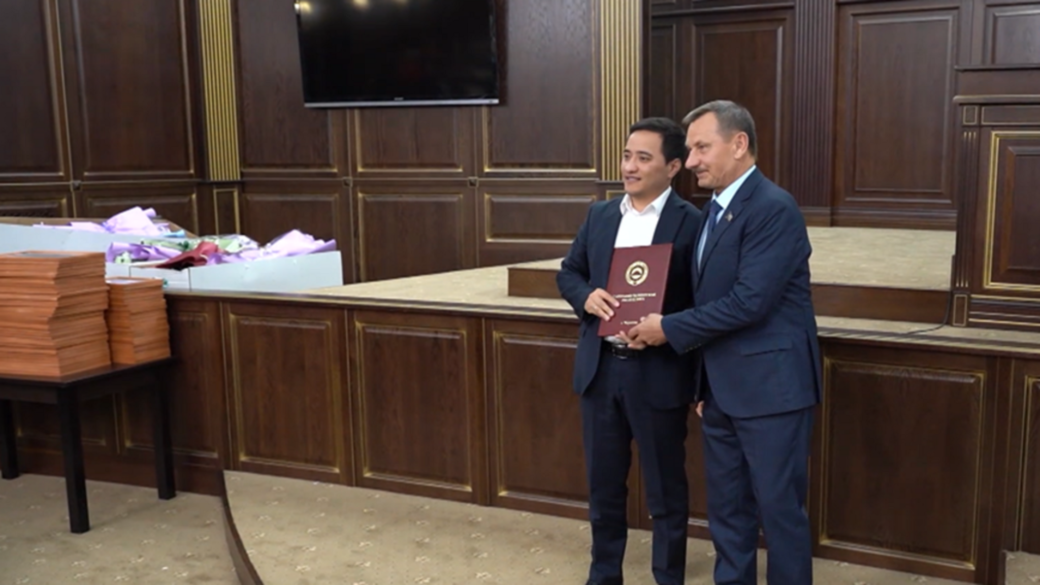 Рашид Темрезов поздравил экономистов Карачаево-Черкесии с профессиональным праздником