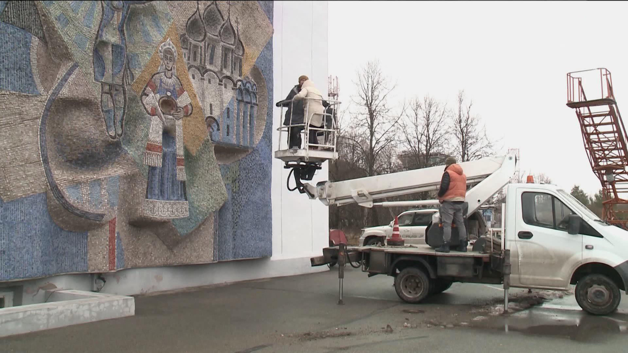 Завершилась реставрация панно "Гостеприимная Вологда"