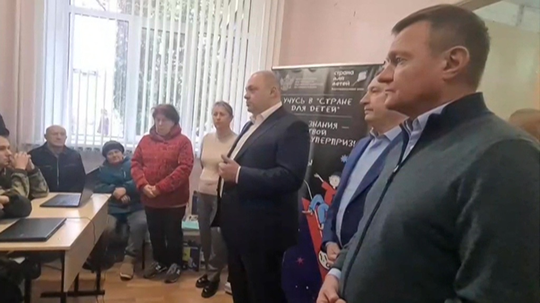 Старовойт и Смирнов пообщались с переселенцами из курского приграничья
