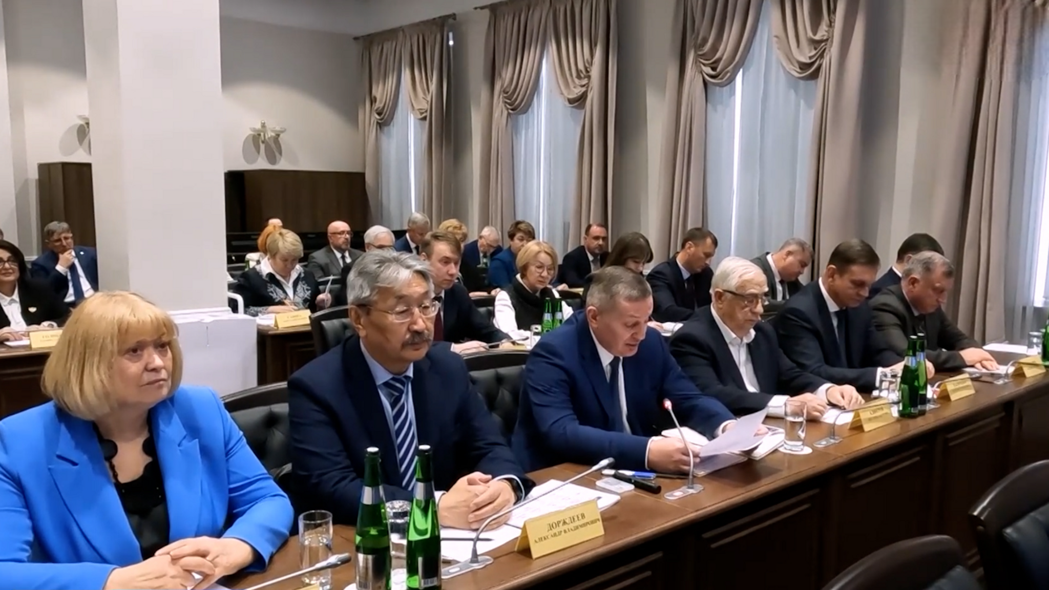 Волгоградский губернатор обсудил на стратегической сессии развитие стройкомплекса