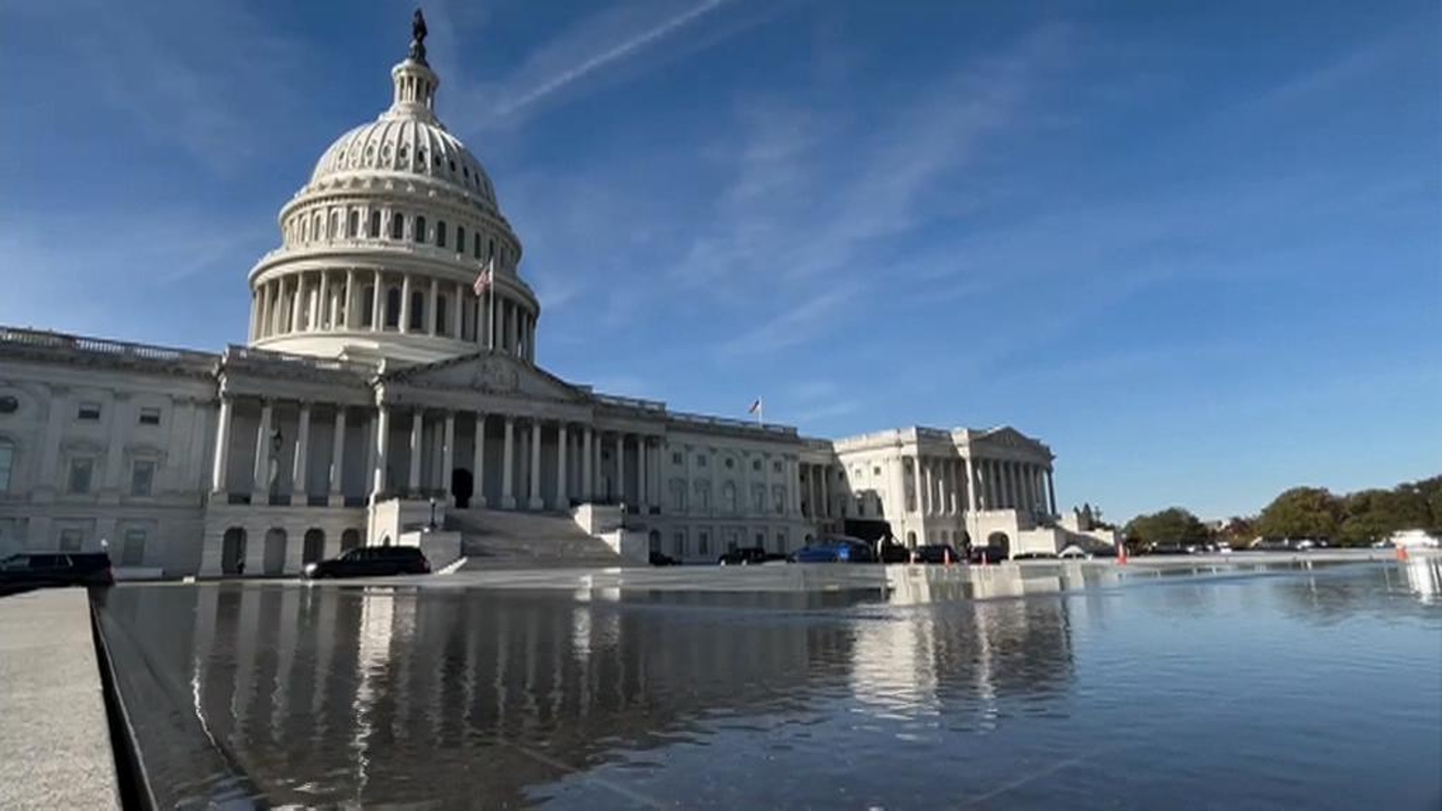Байден пытается прищемить пальцы Трампу дверью Белого дома