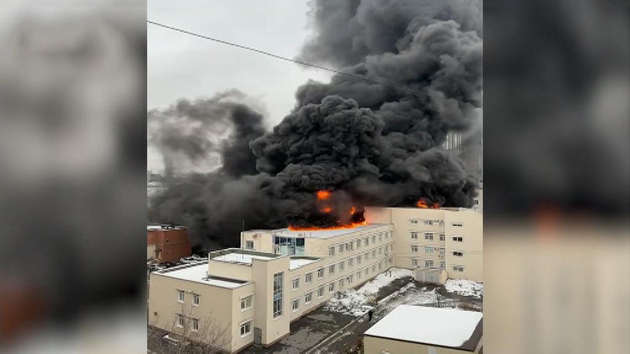 Пожар произошел в поликлинике в центре Екатеринбурга
