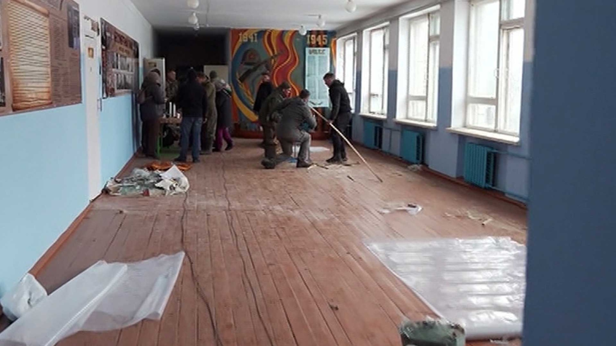 Бойцы группировки "Север" доставляют гумпомощь жителям курского приграничья