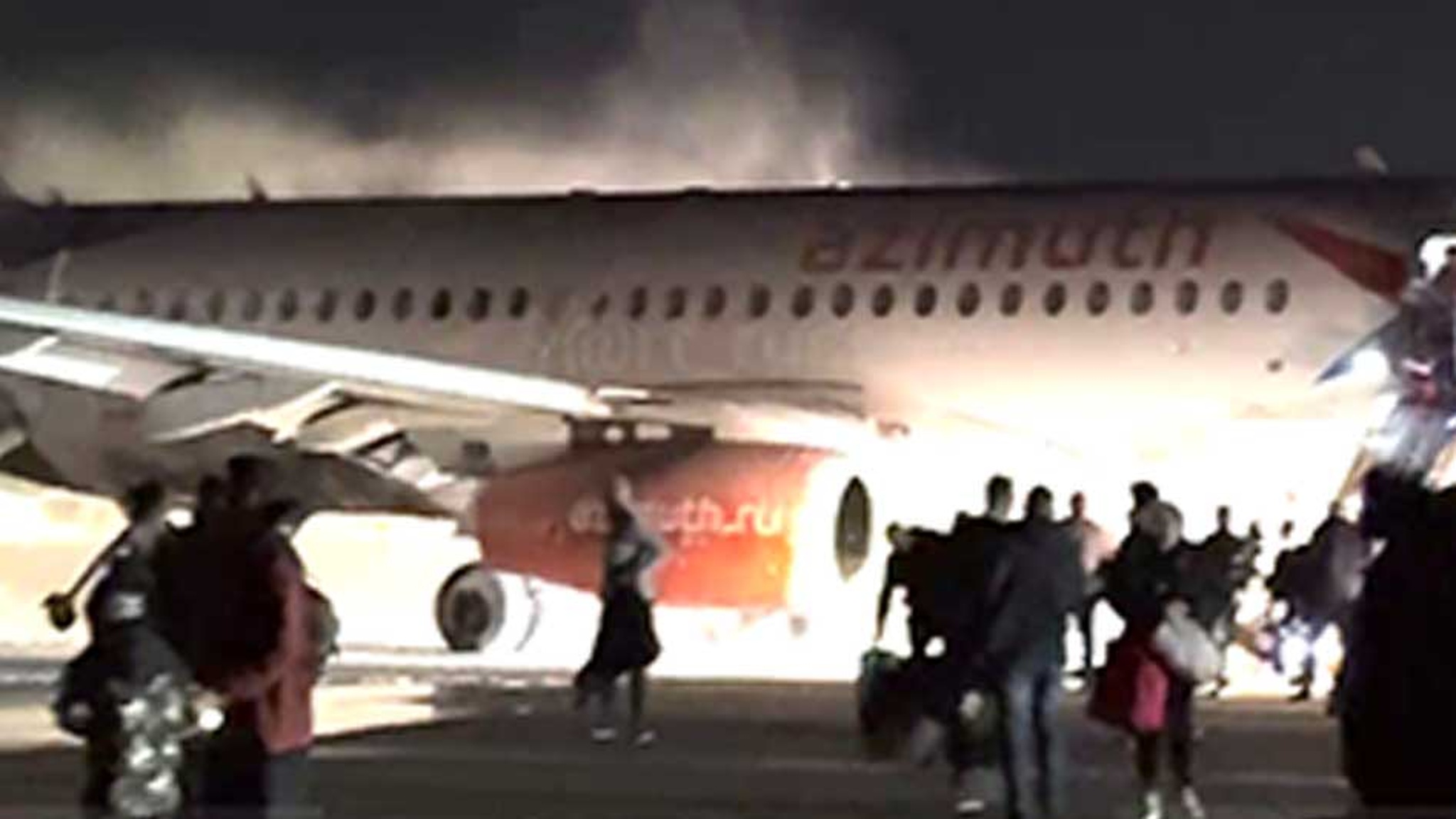 Пожар на SSJ-100 в Анталье: в салоне началась давка из-за паники и чемоданов