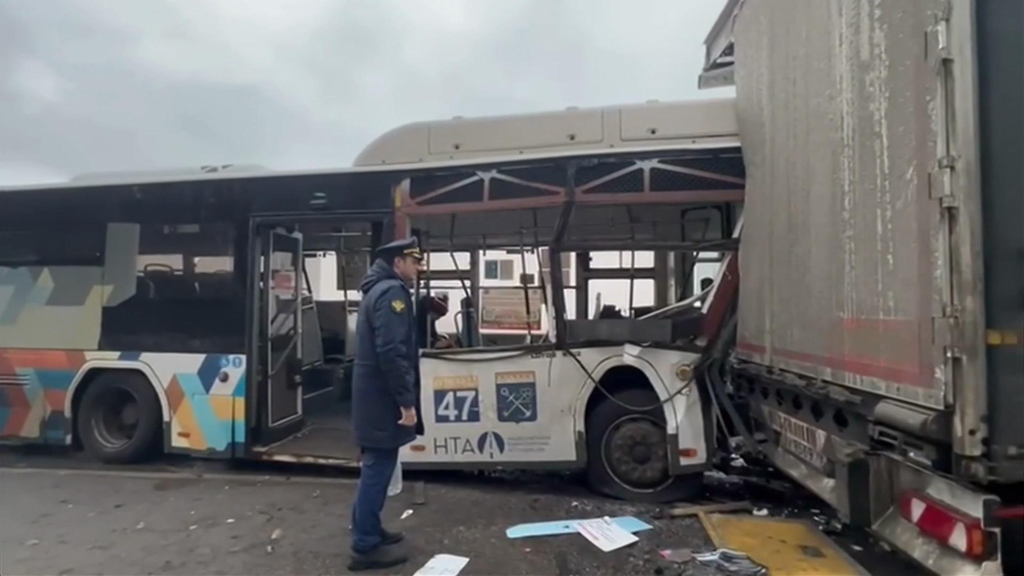 По факту ДТП с автобусом и фурой возбуждено уголовное дело