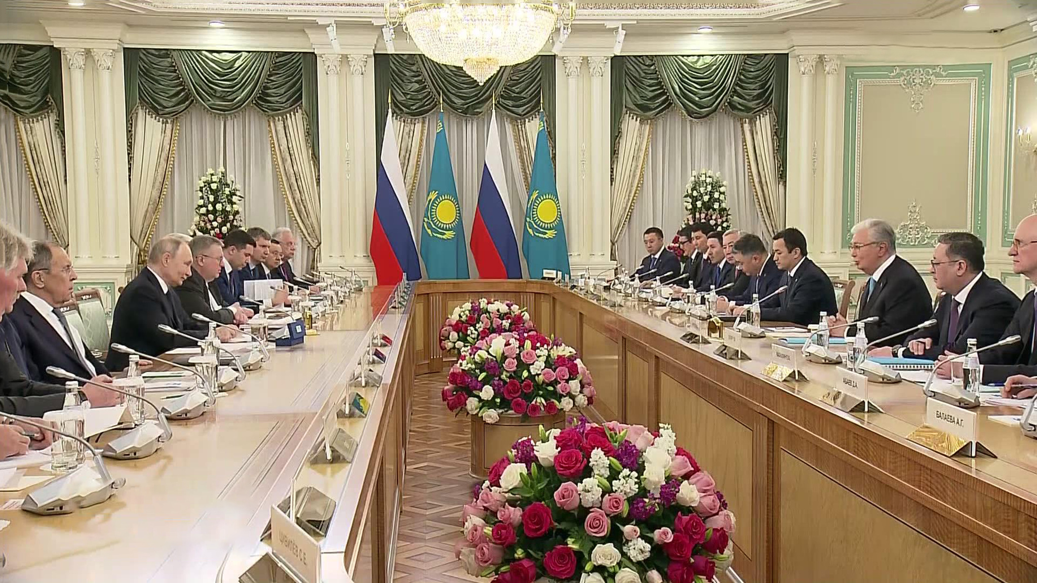 Казахстан приветствовал прибытие Путина еще в небе