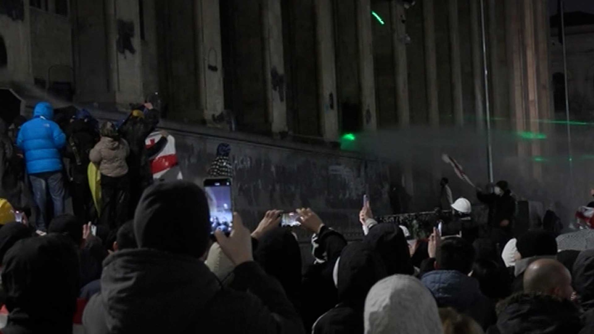 Свыше 100 полицейских пострадали в ходе акций протестов в Грузии