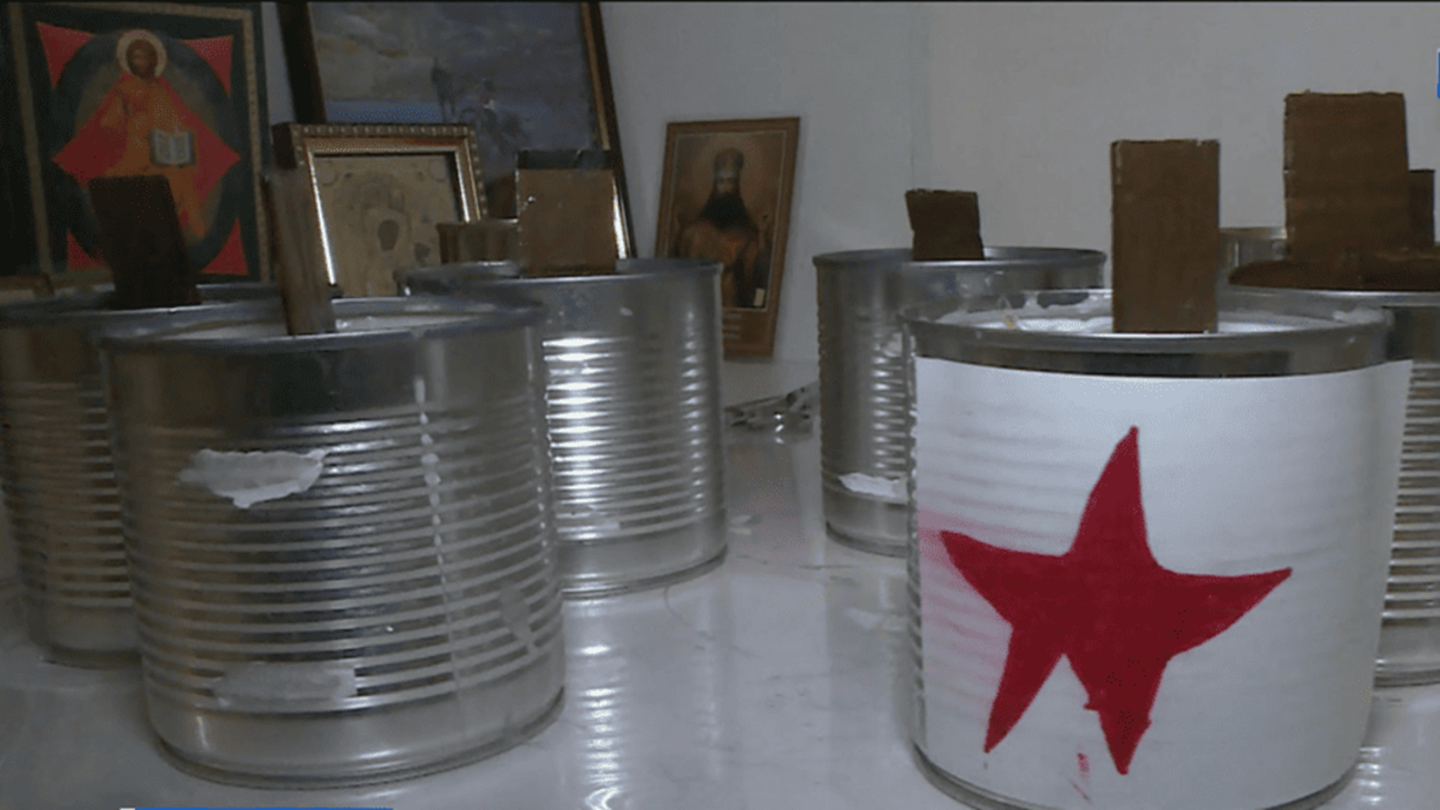 Пятиклассник из Черкесска Богдан Колтыга делает окопные свечи для бойцов СВО