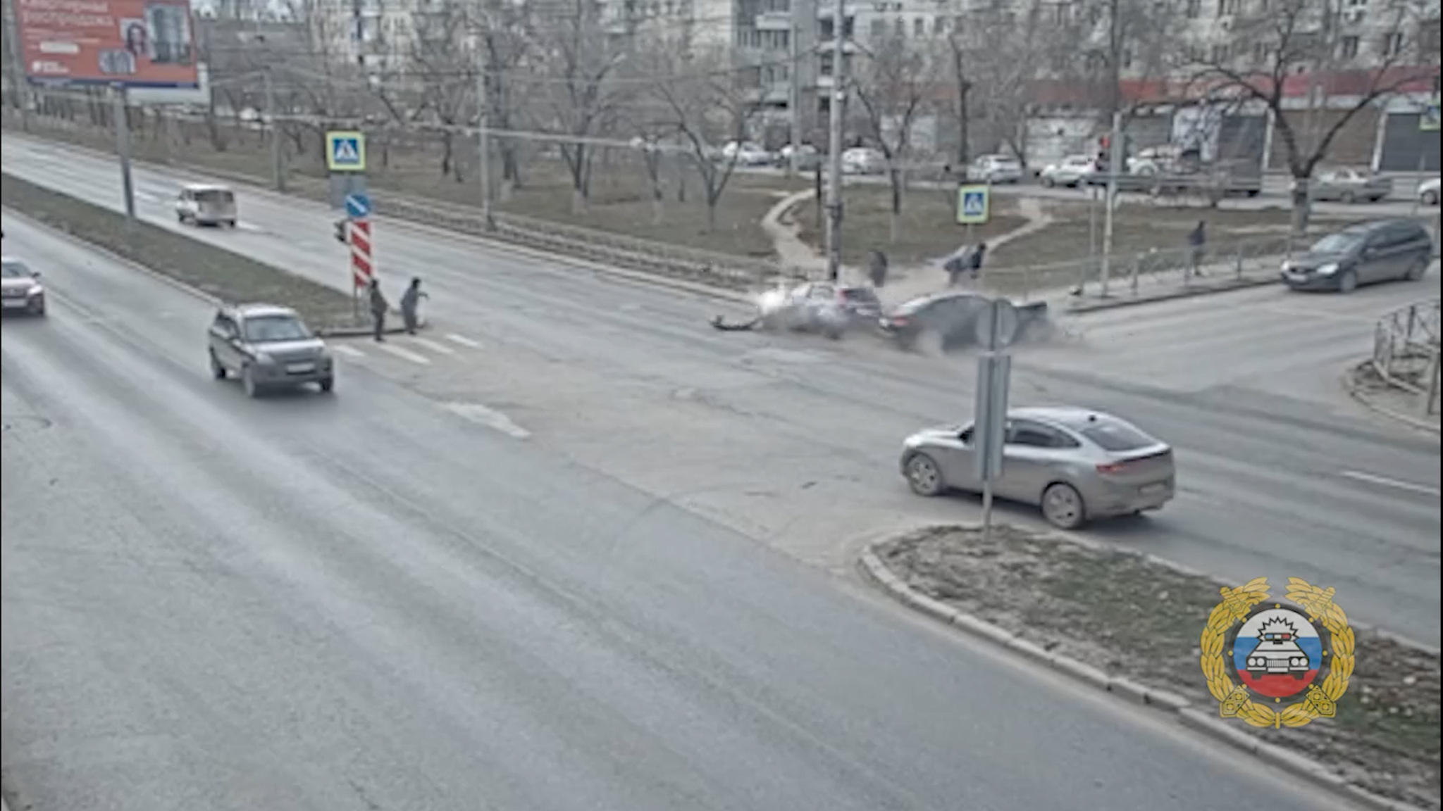 ВИДЕО: В страшном ДТП в Кировском районе Волгограда пострадали двое