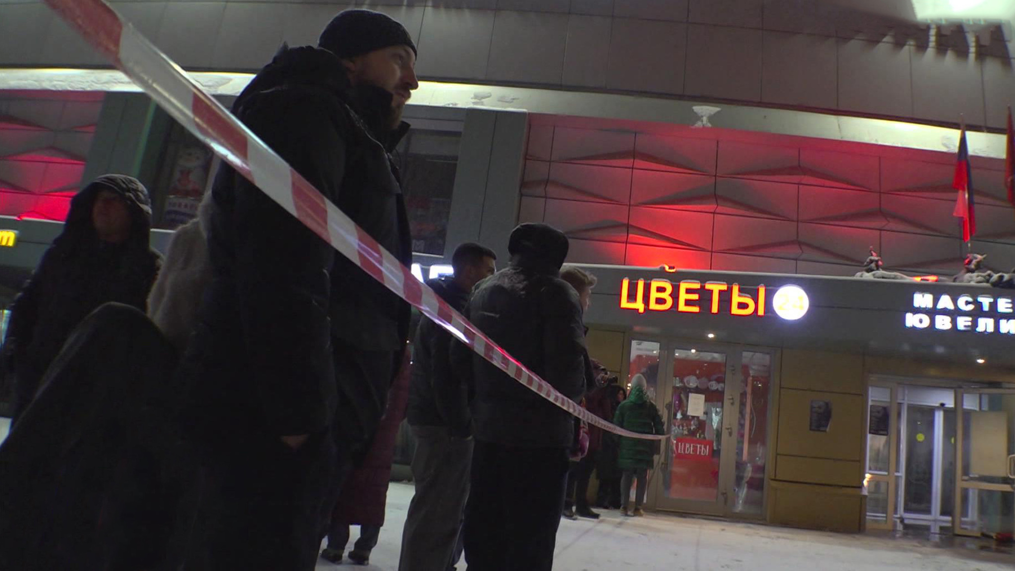 Посетителей столичного ТЦ эвакуировали после взрыва телефона
