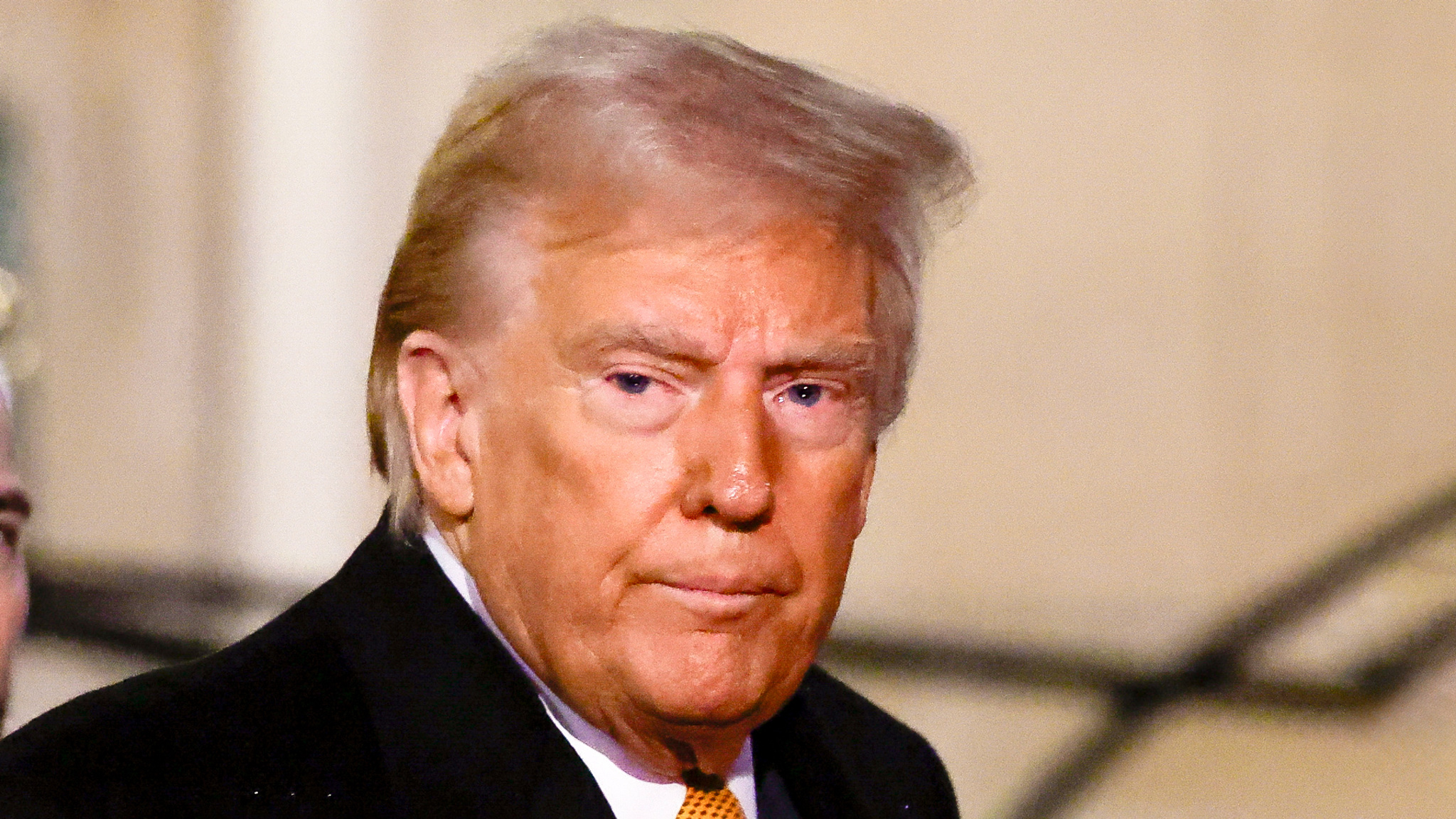 Трамп пойдет на свою инаугурацию в двойственном статусе