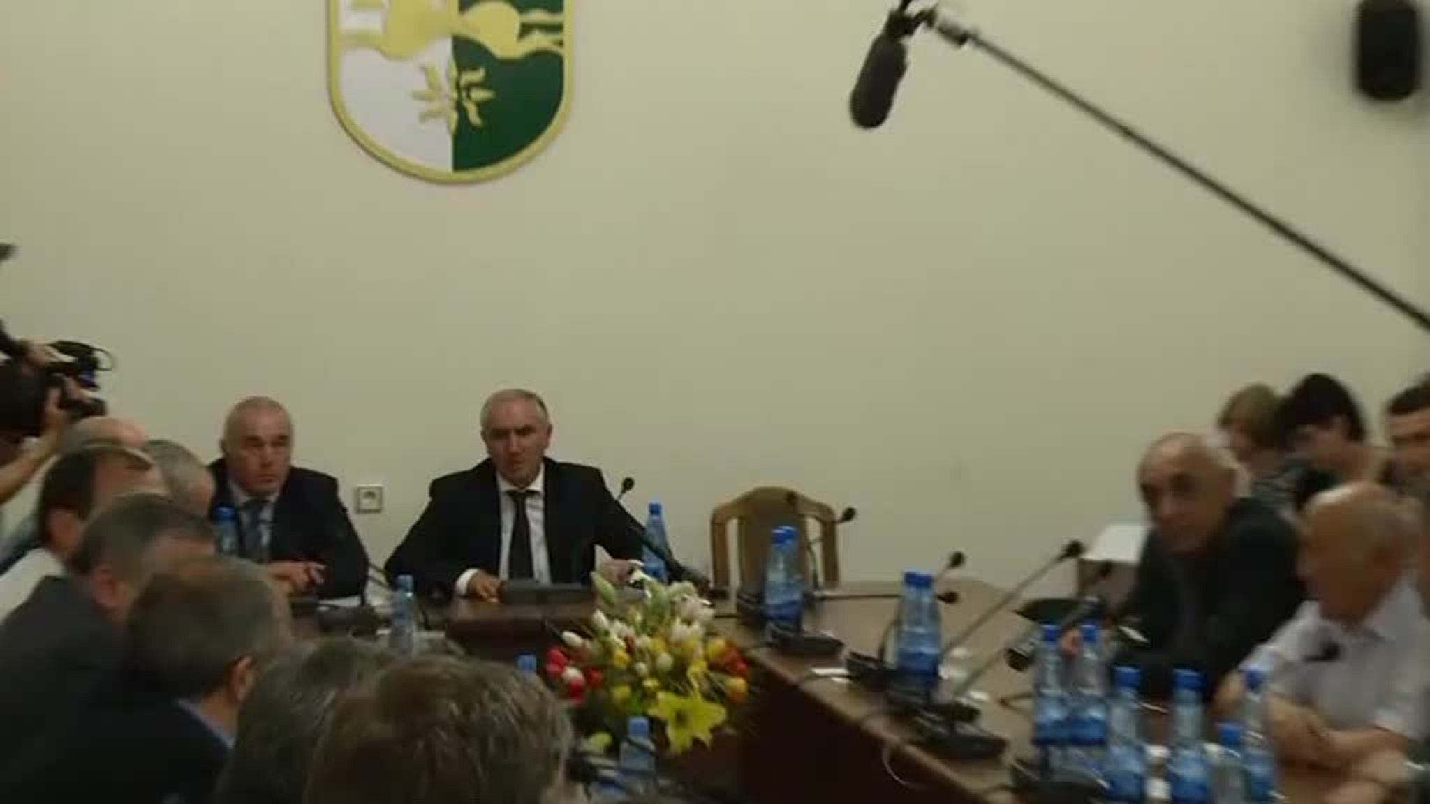 Президент Абхазии Александр Анкваб подал в отставку