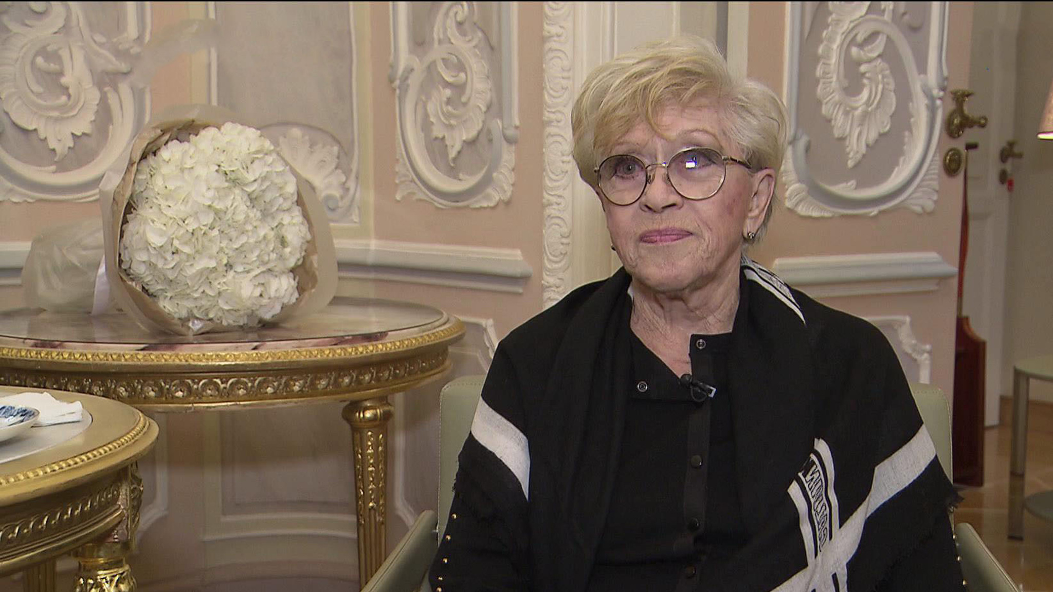 Цветы великой актрисе: Алиса Фрейндлих отмечает юбилей