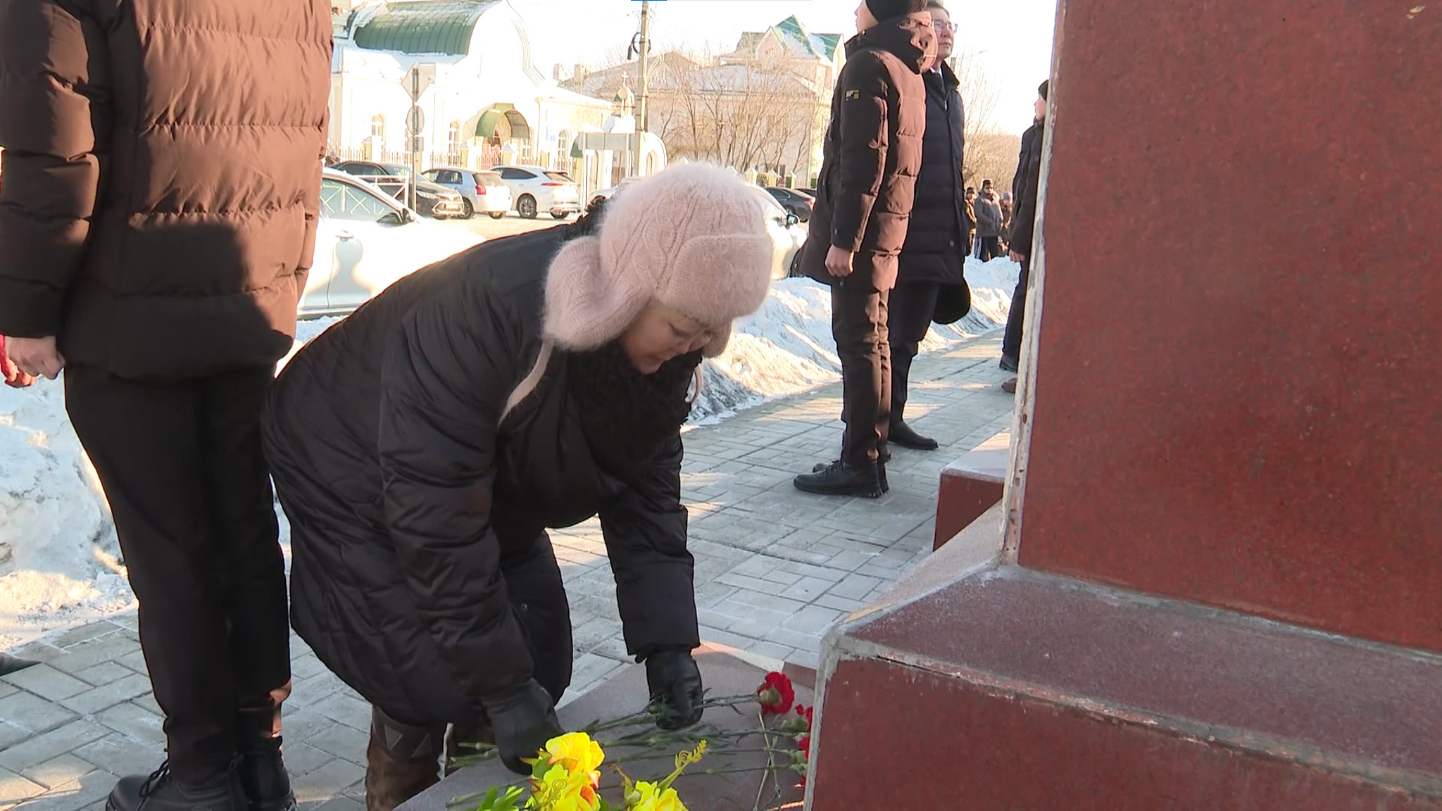 В Агинском в День Героев Отечества возложили цветы и венки к бюстам Героев