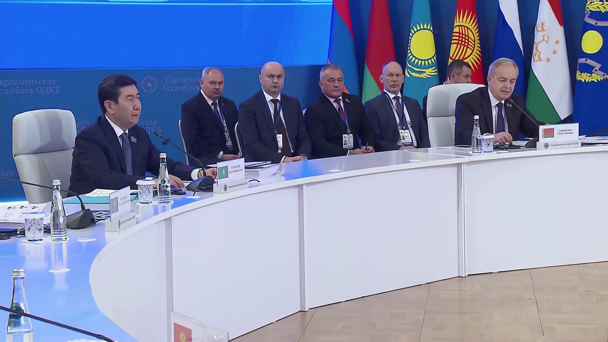 В Кремле прошла встреча президента с главами парламентов стран ОДКБ
