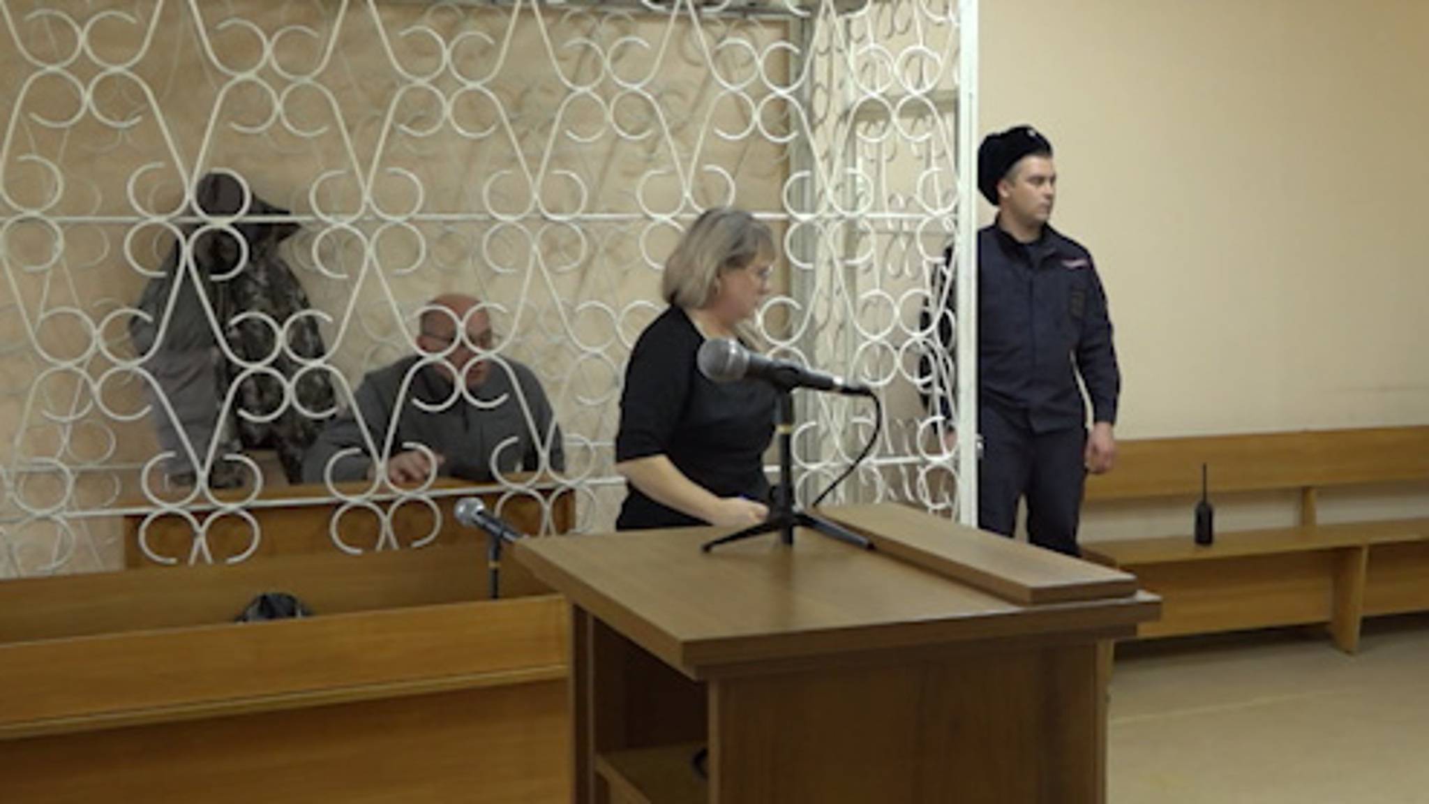 Подозреваемому в получении взятки гендиректору муниципального предприятия избрали меру пресечения