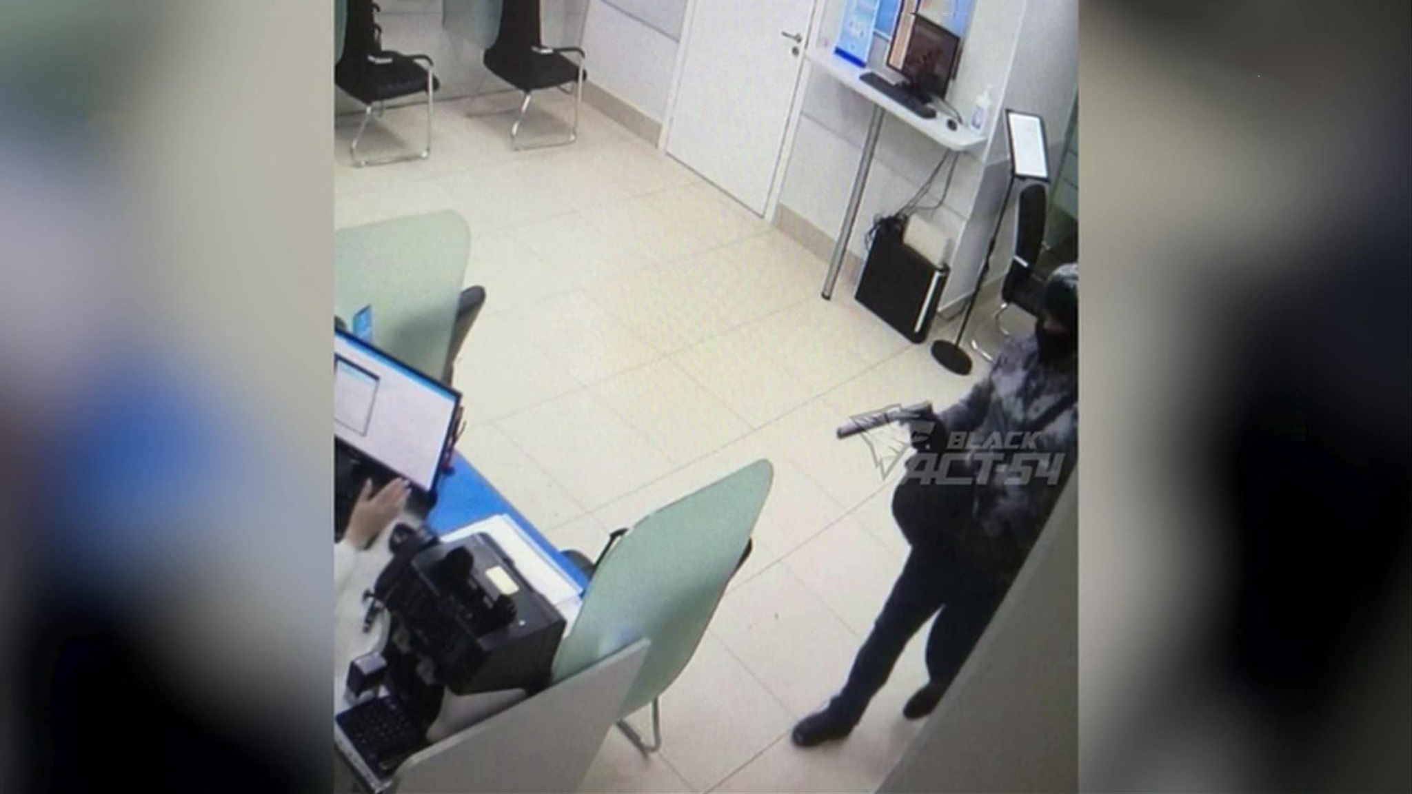 В Новосибирске налетчик ограбил банк на 10 миллионов рублей
