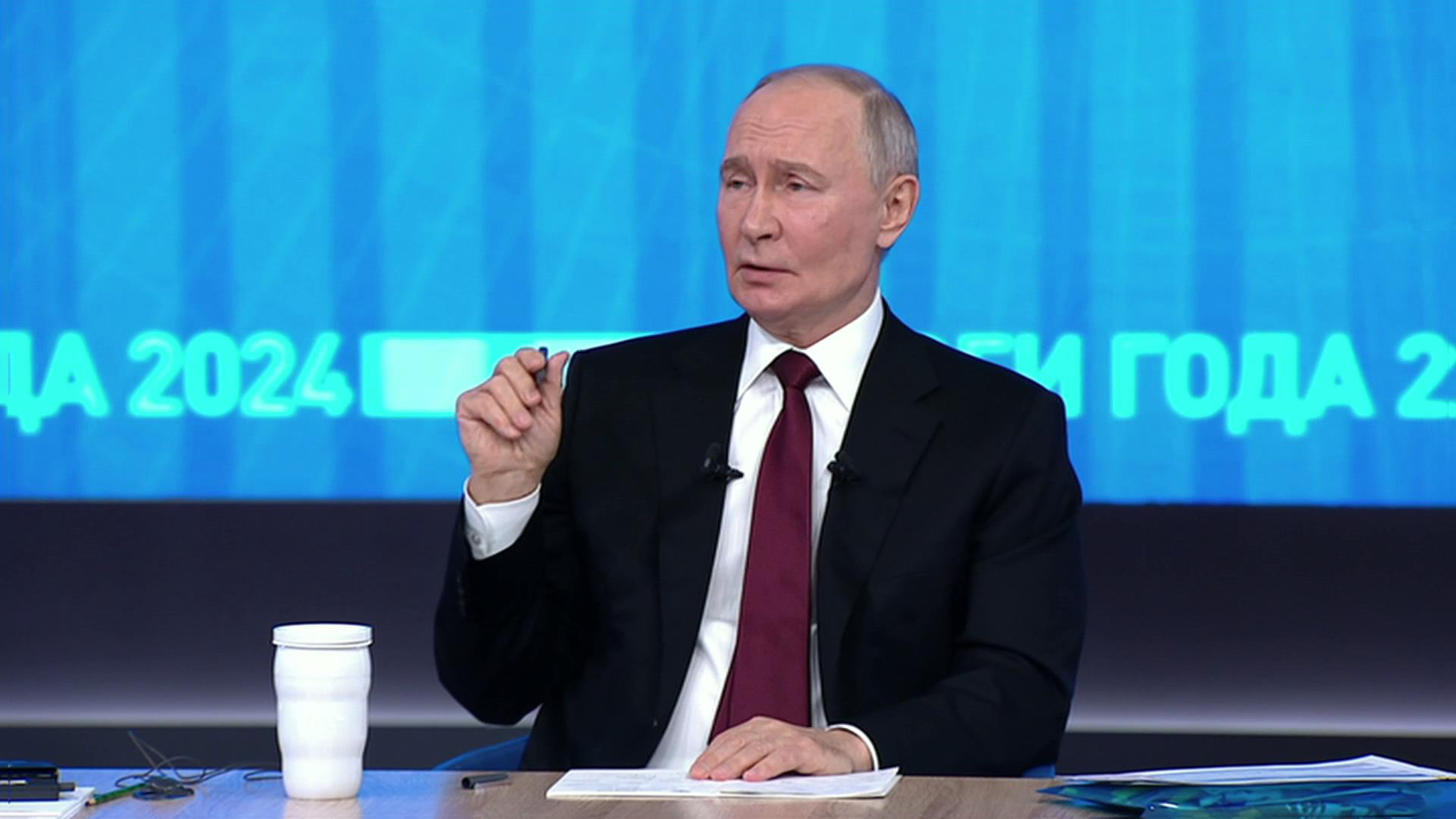 Путин: участники "Времени героев" отдают себя целиком, надо их поддержать