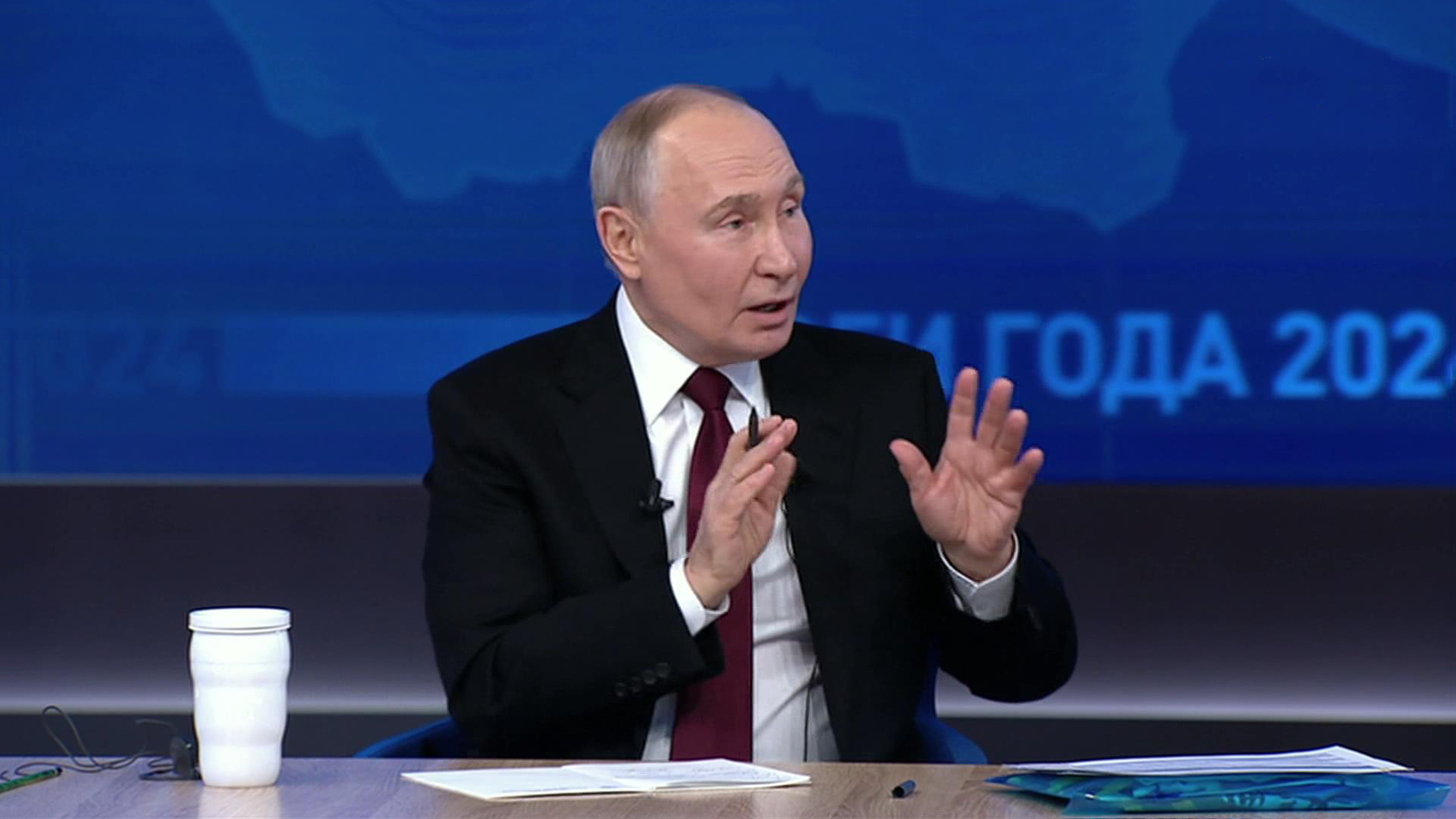 О доме надо думать: Владимир Путин рассказал анекдот в ходе "Прямой линии"