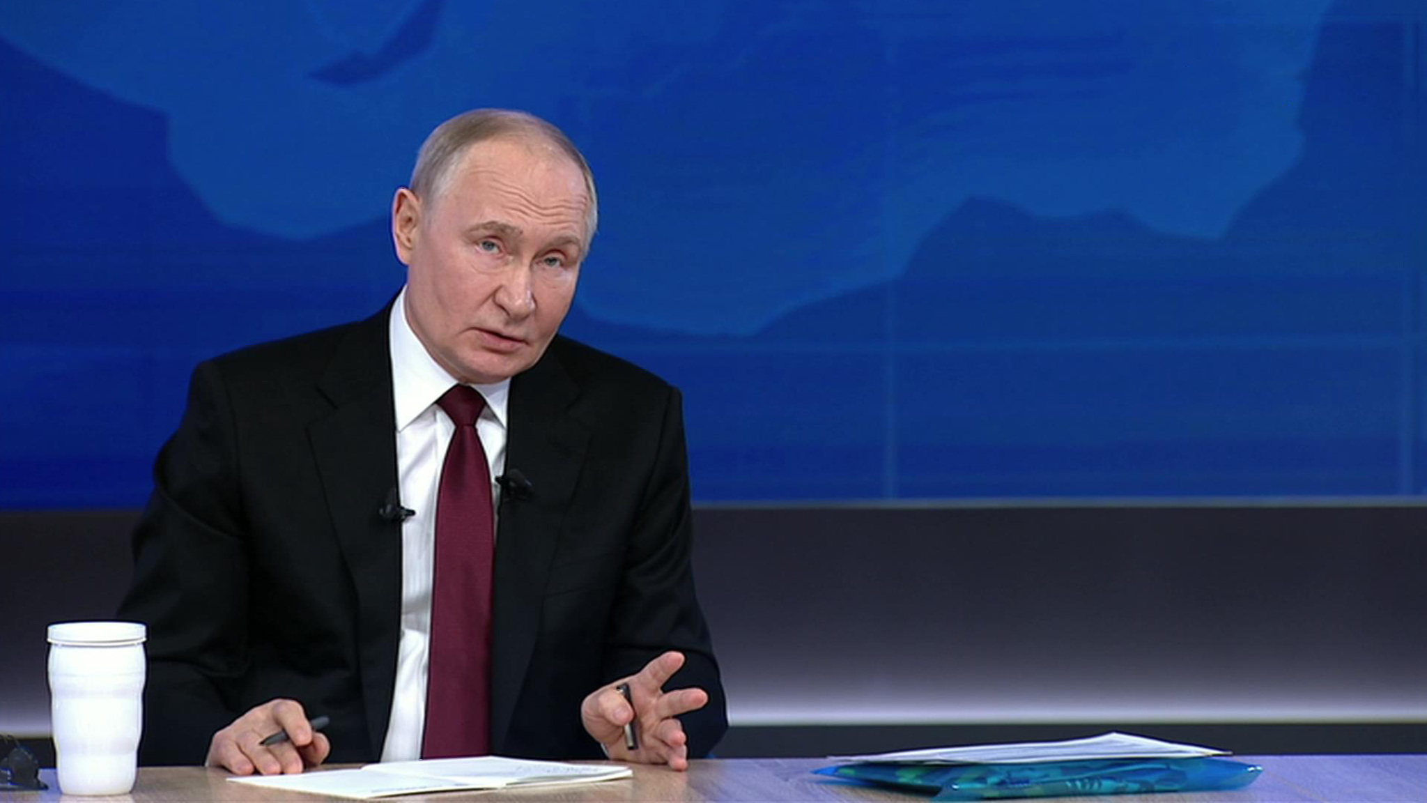 Владимир Путин ответил на вопросы об абортах, мате и теле Ленина