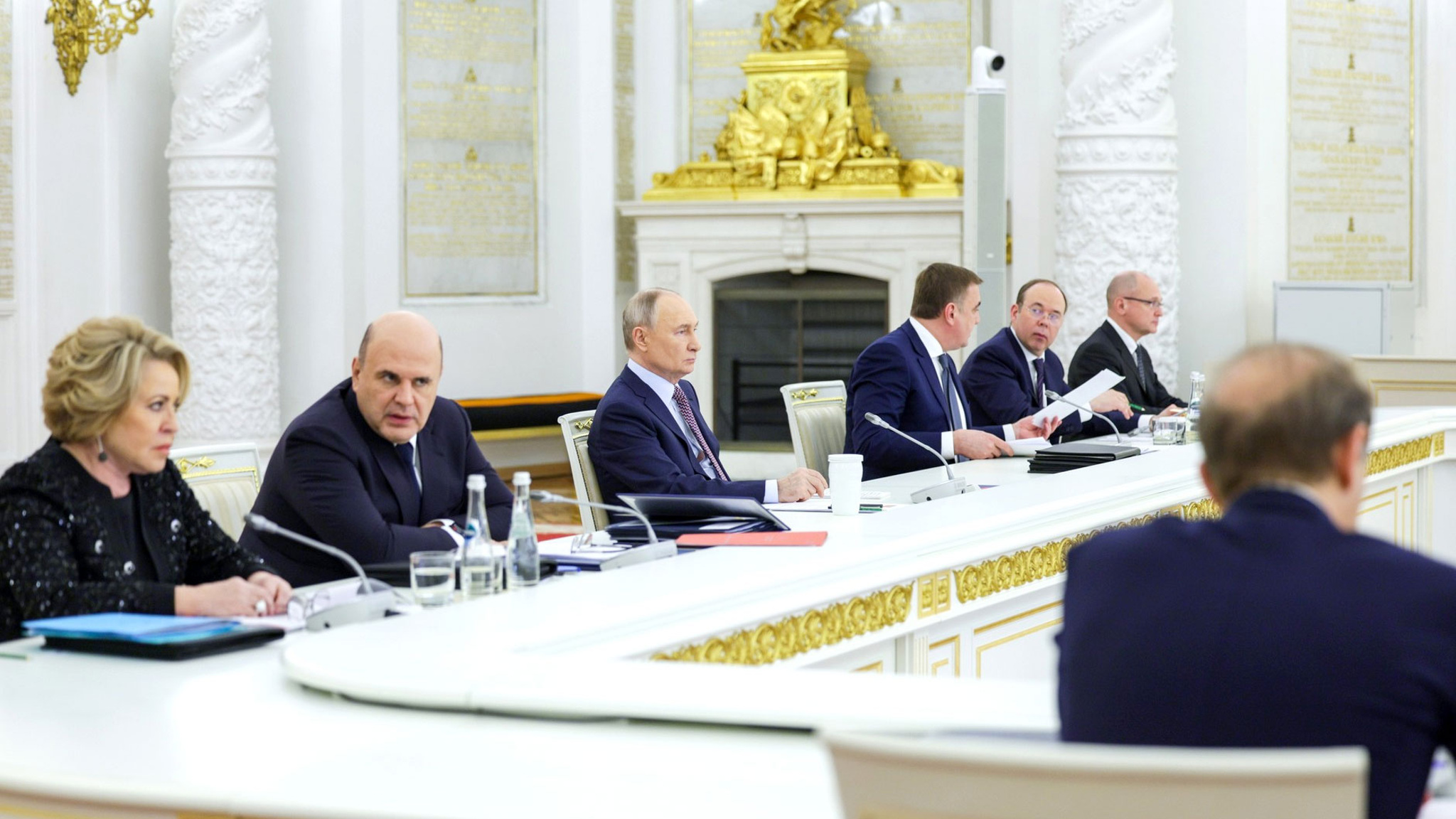 Путин предложил новые меры поддержки семей в России
