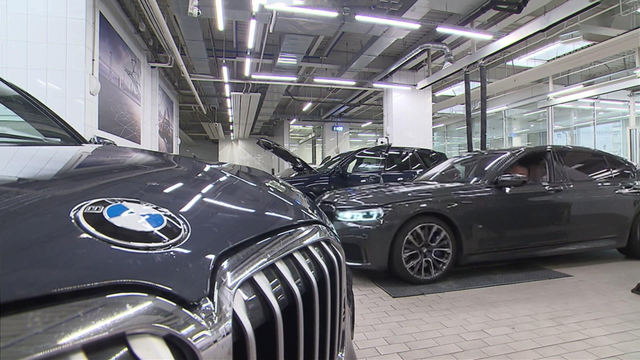 BMW уличила себя в незаконном вывозе машин в Россию