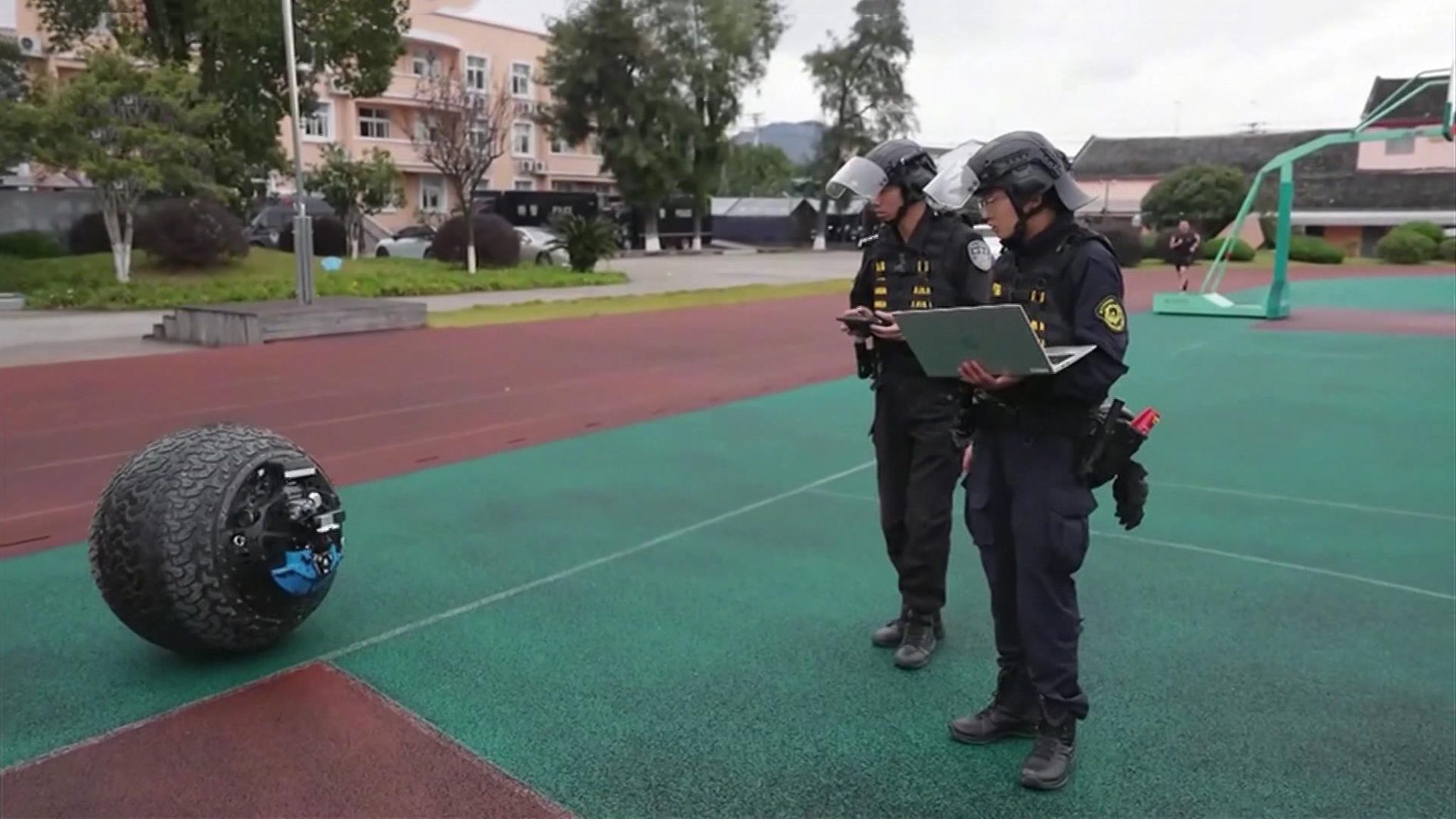 За порядком в Китае начали следить круглые робокопы