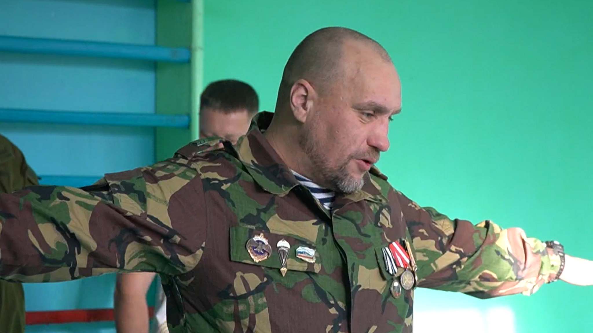 Ветеран спецназа и участник СВО провел урок физкультуры для школьников Фроловки