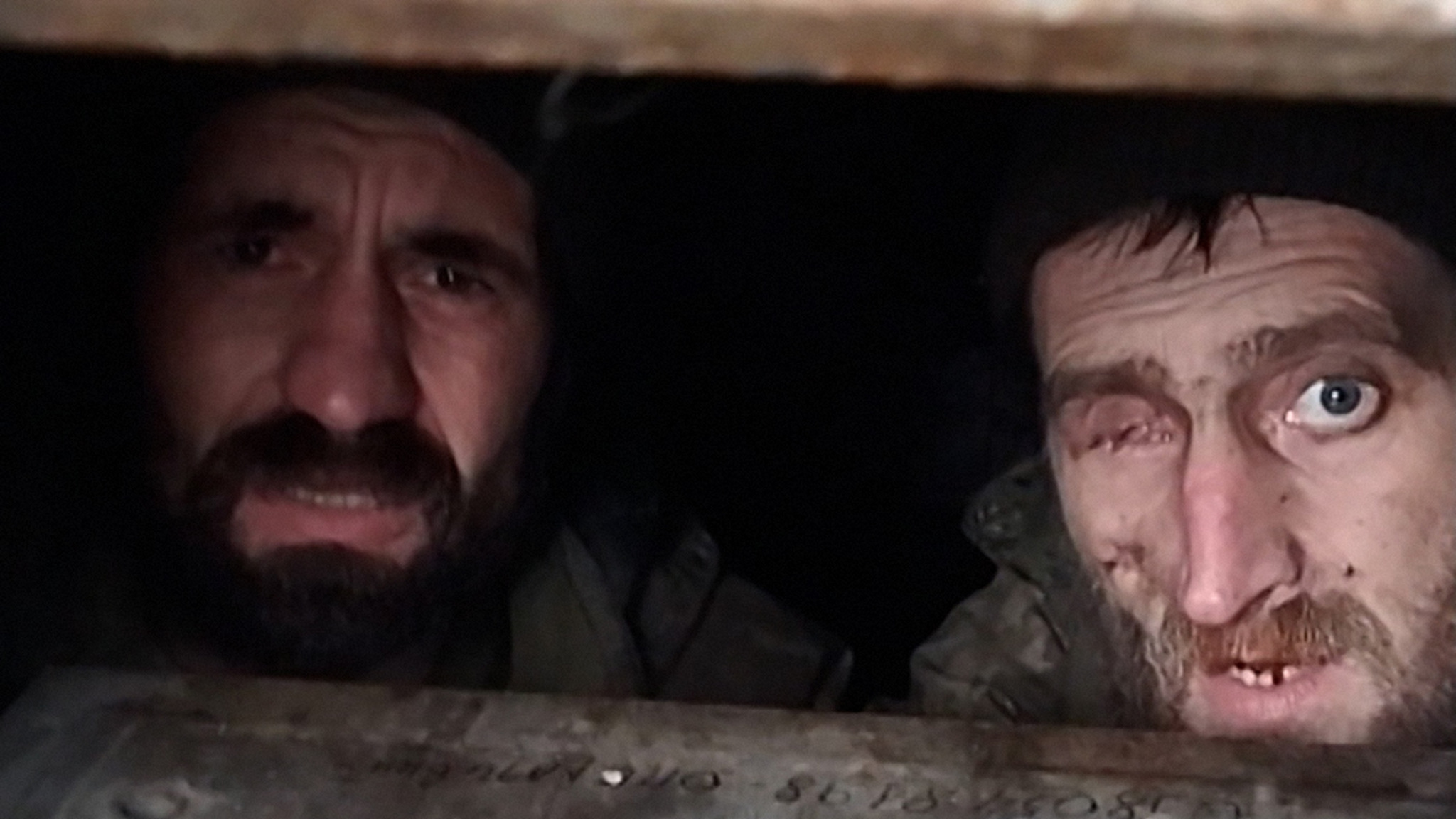 Российские солдаты откопали боевиков, застрявших в собственном бункере
