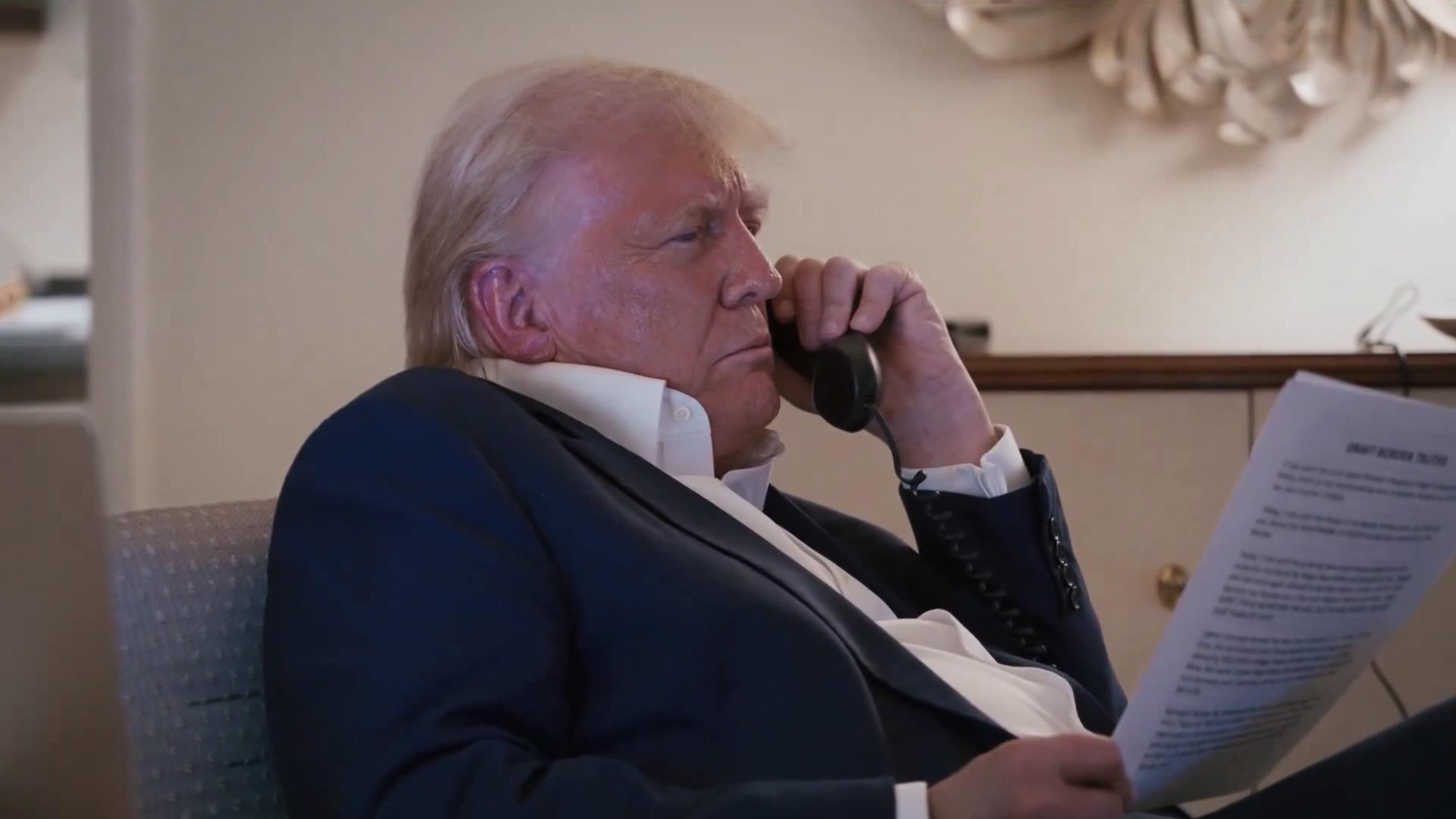 Трамп перед Рождеством устроил ковровую твиттер-бомбардировку