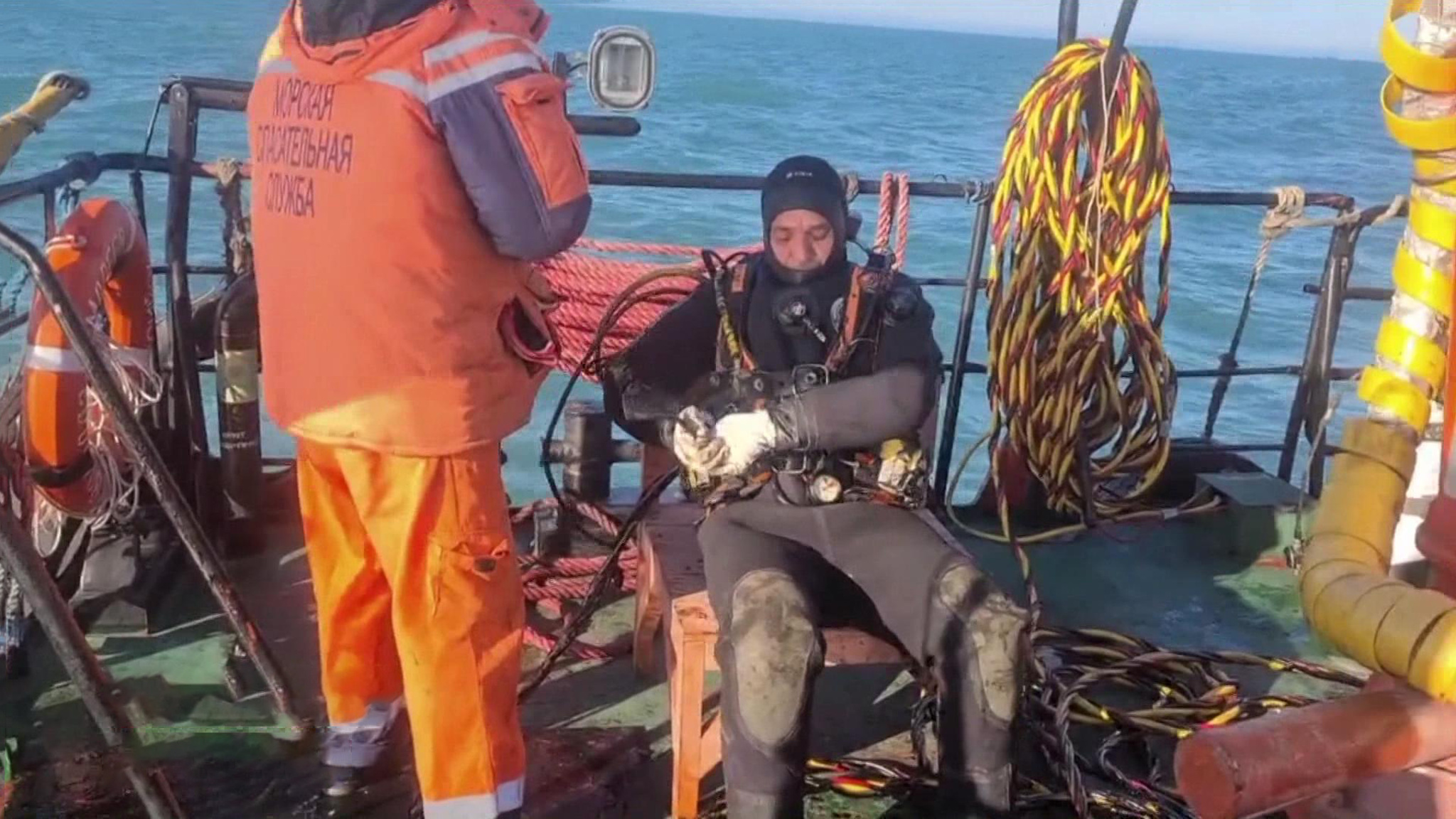 Водолазы в Керченском проливе действуют наощупь