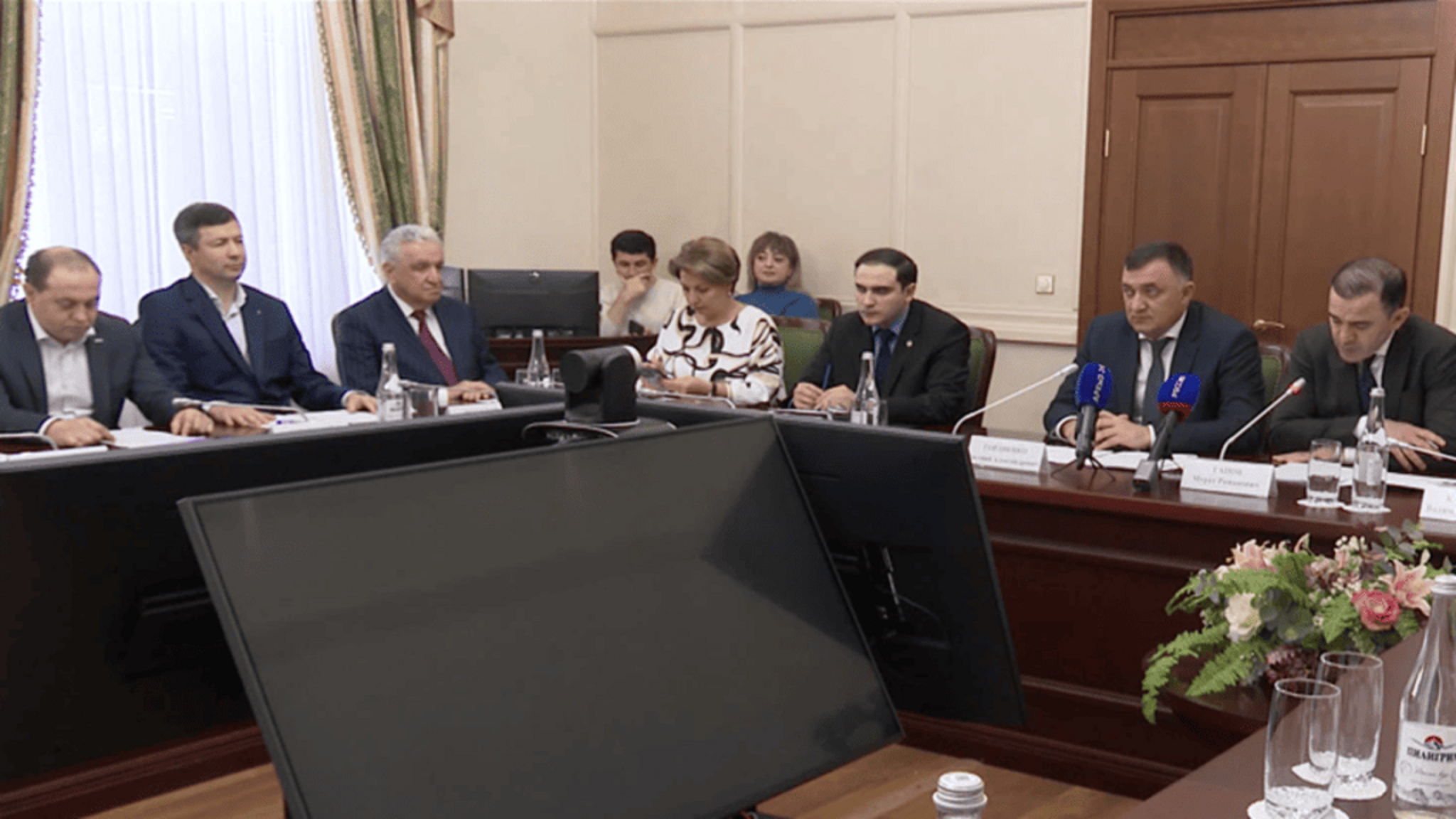 В Малом зале Дома Правительства состоялось заседание совета промышленности