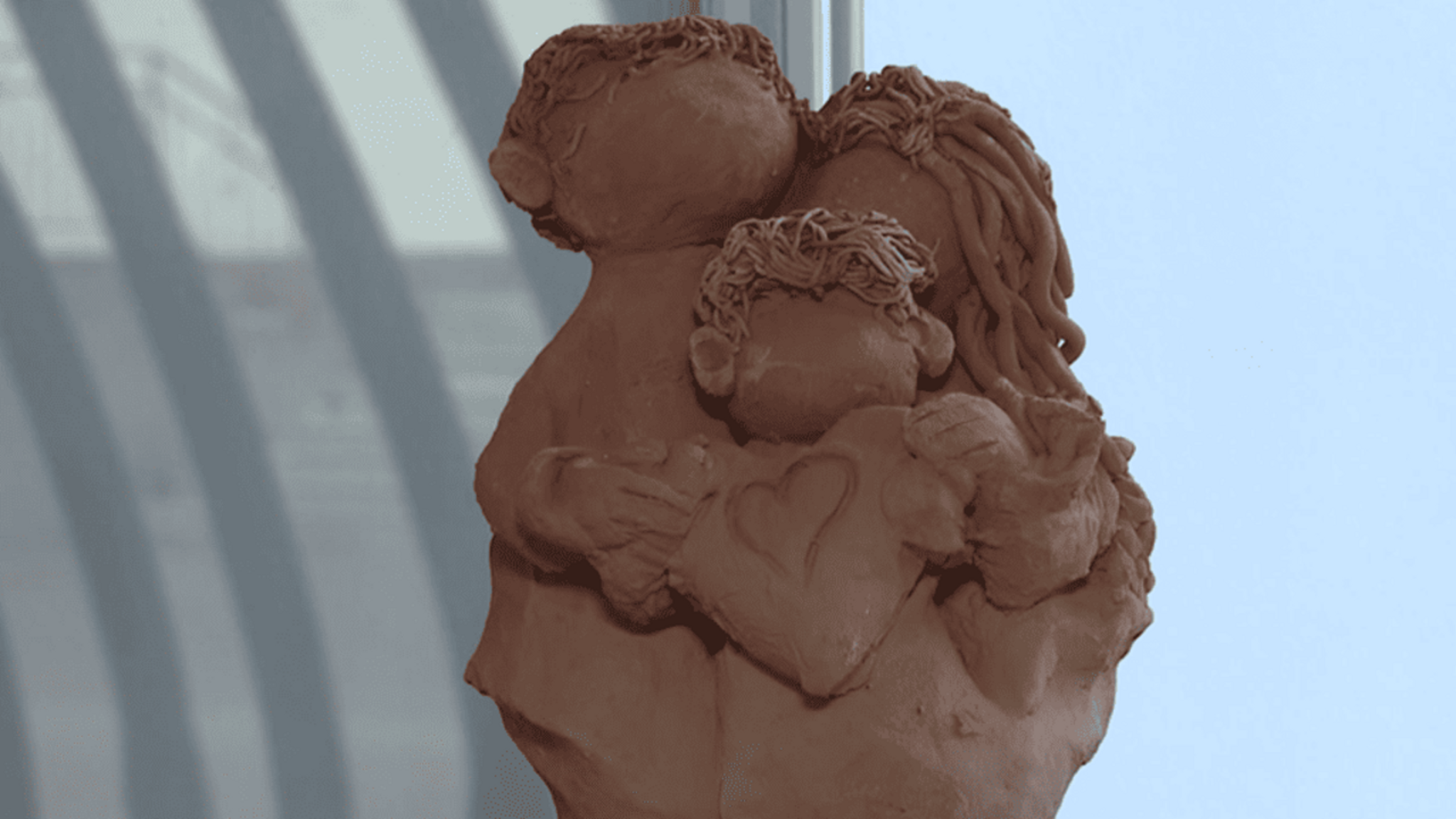 В картинной галерее Черкесска проходит республиканская выставка детских творческих работ "Моя семья"