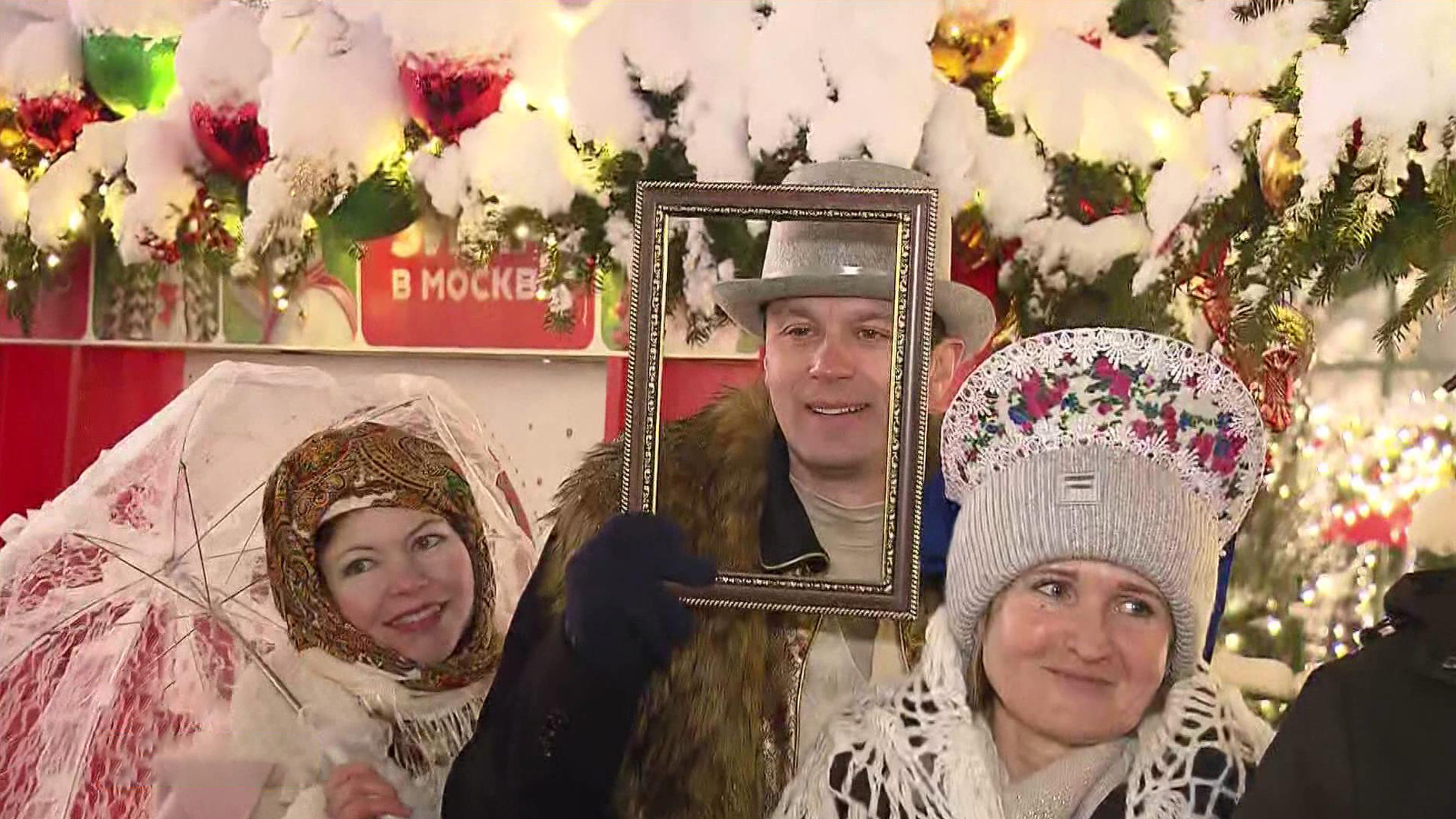 Москва укуталась в белые одеяния к Новому году