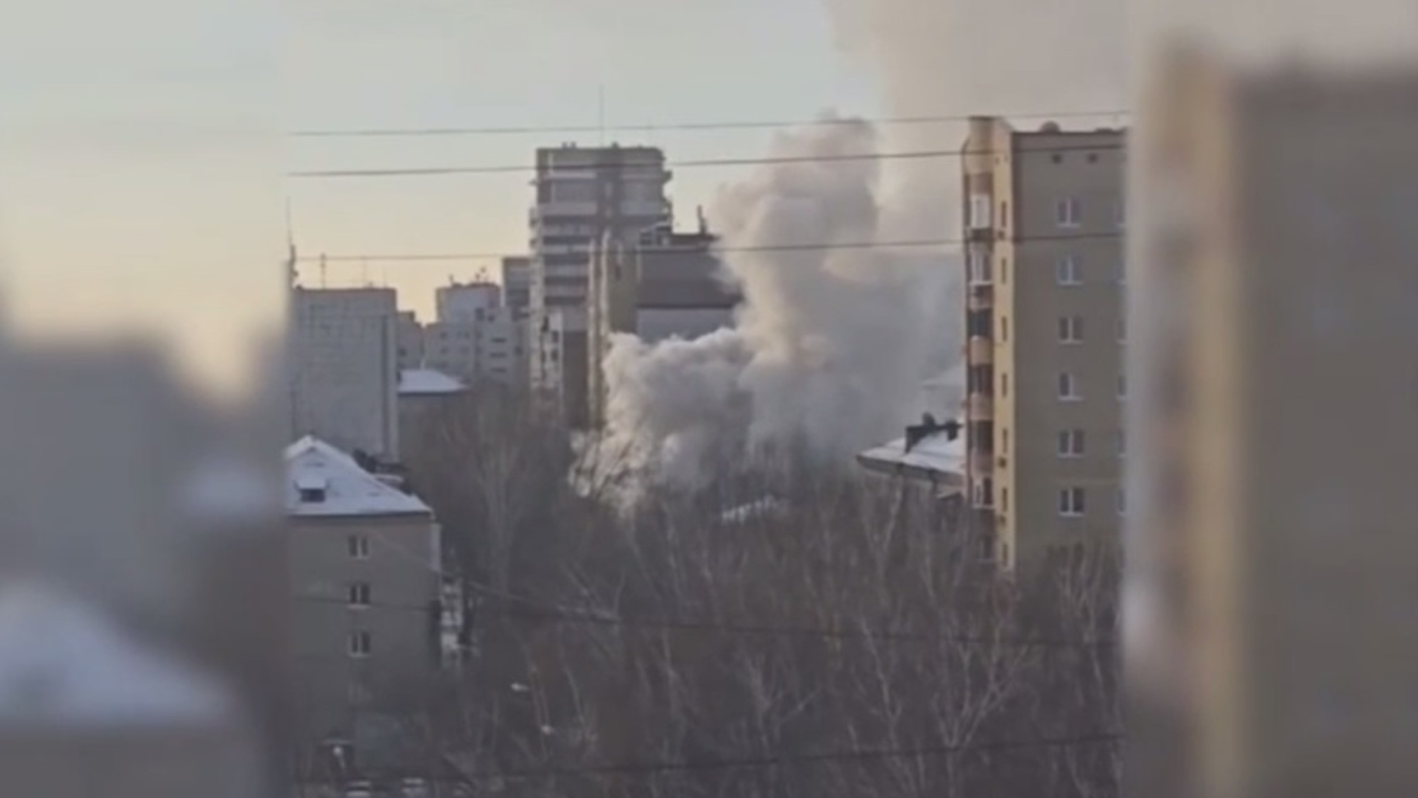 Тюменские пожарные оперативно ликвидировали возгорание в нежилом доме
