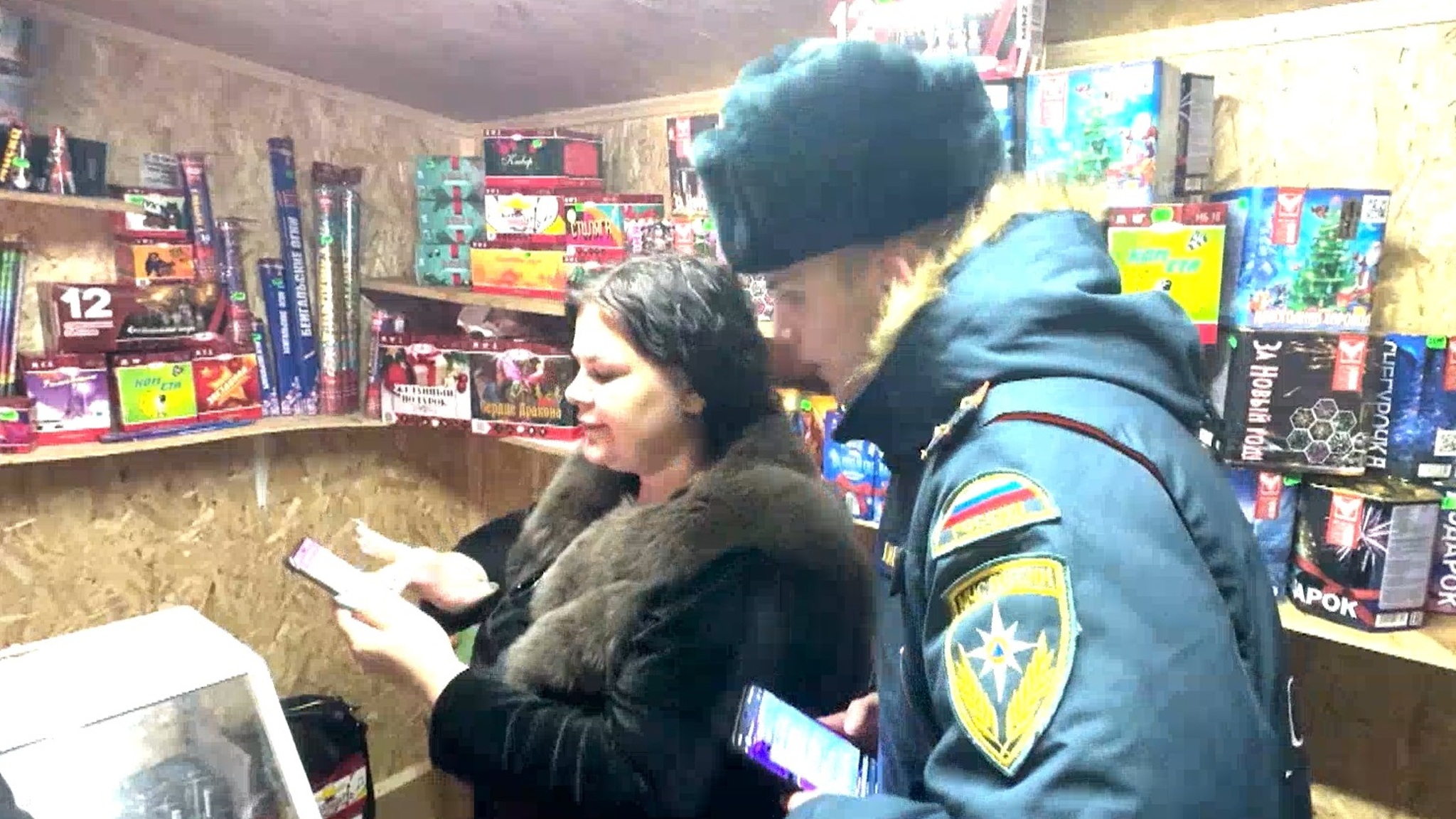 Проверяющие увидели нарушения в точках продажи пиротехники в Йошкар-Оле