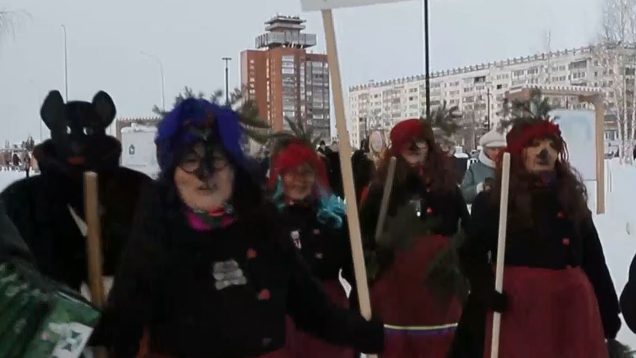 Хороший урожай и семейное счастье предсказали ряженые на празднике Шорыкйол в Йошкар-Оле