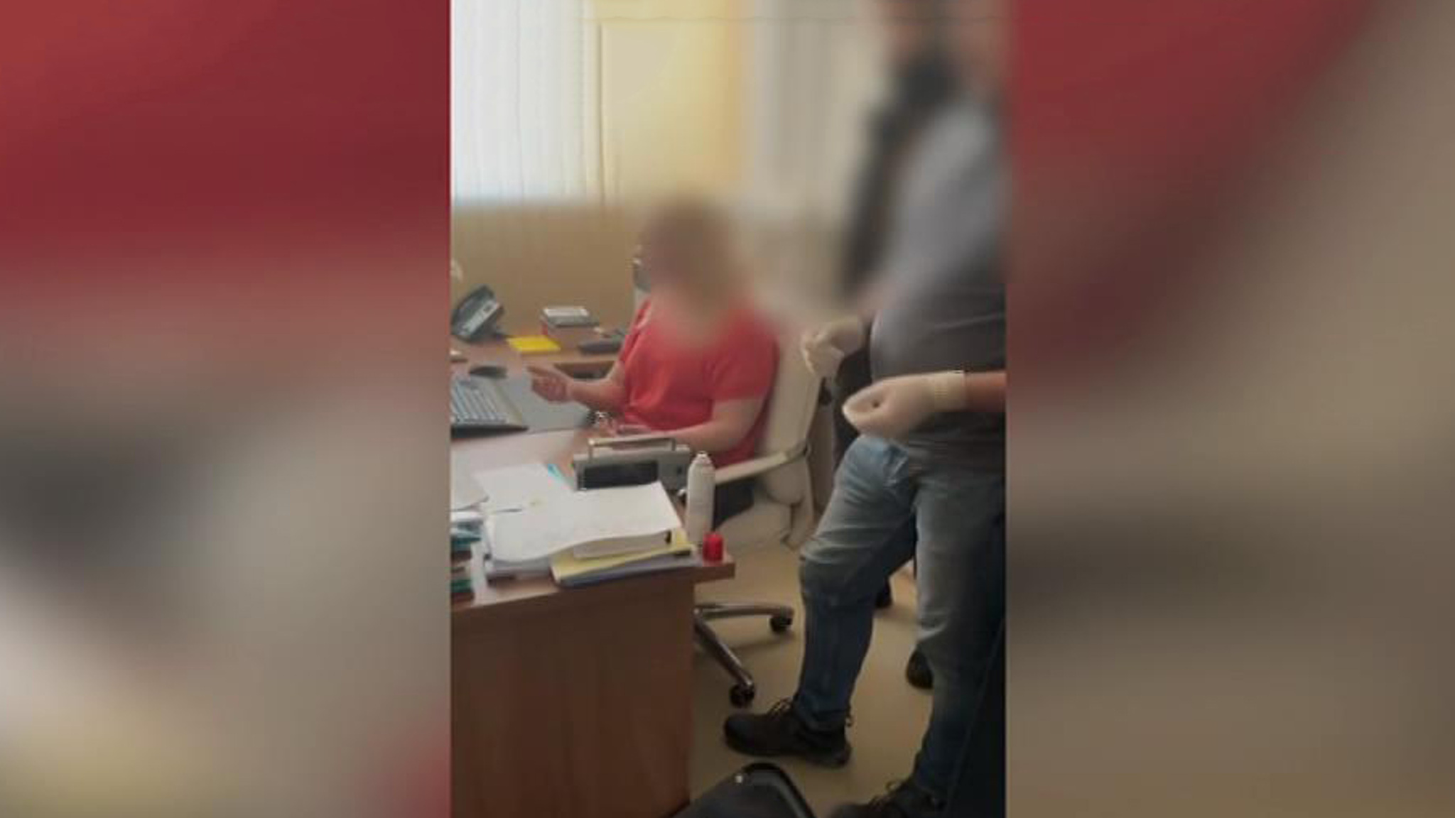 Сотрудница налоговой инспекции погорела на взятке в миллион рублей