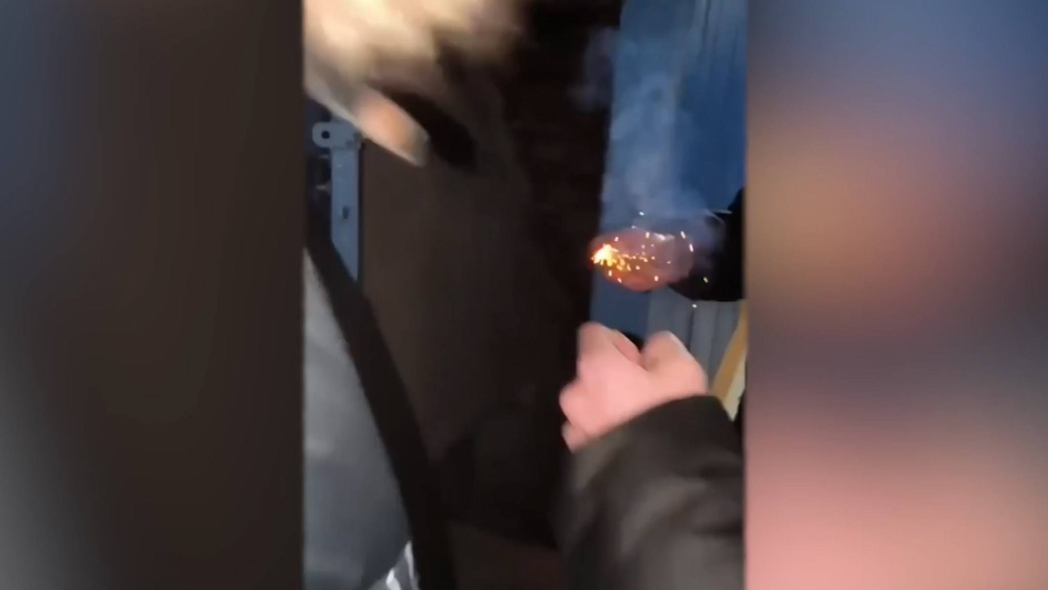 Тюменских подростков могут наказать за взрывание петард в подъезде