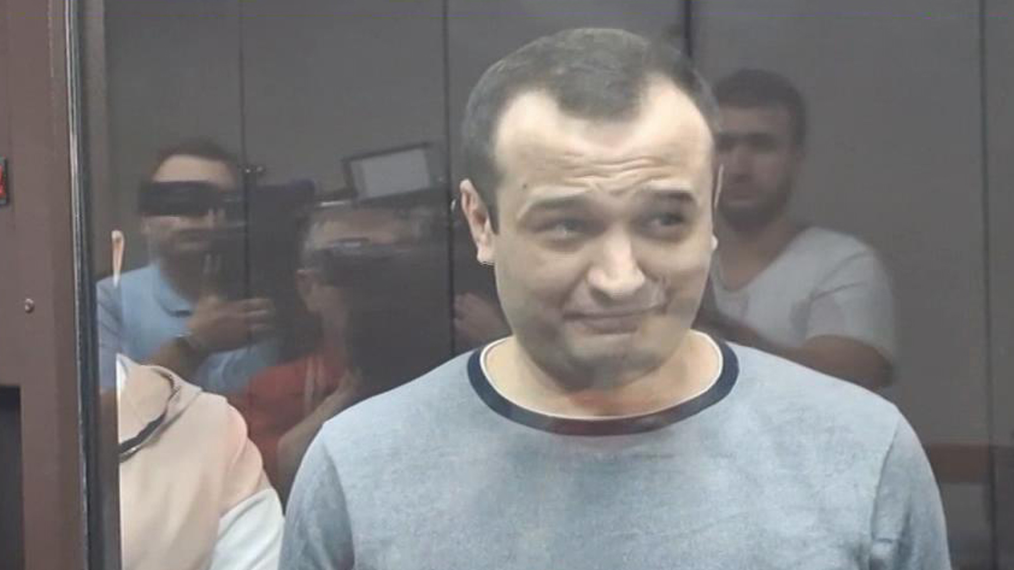 Имущество получившего рекордную взятку следователя обращено в доход государства