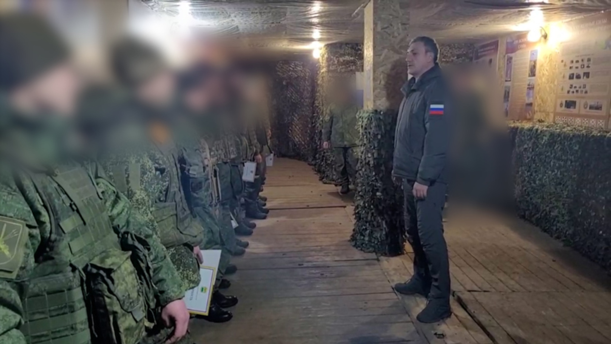 Василий Орлов встретился с амурскими бойцами в зоне СВО и вручил им медали
