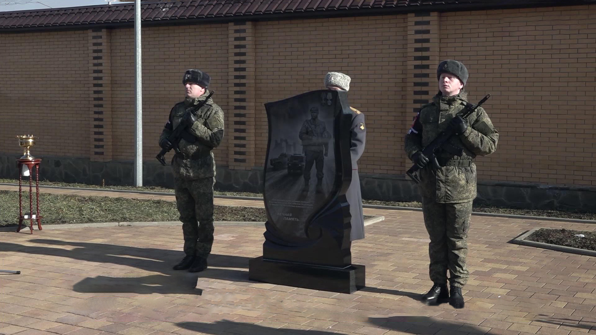 Во Владикавказе увековечили память о погибших военных полицейских