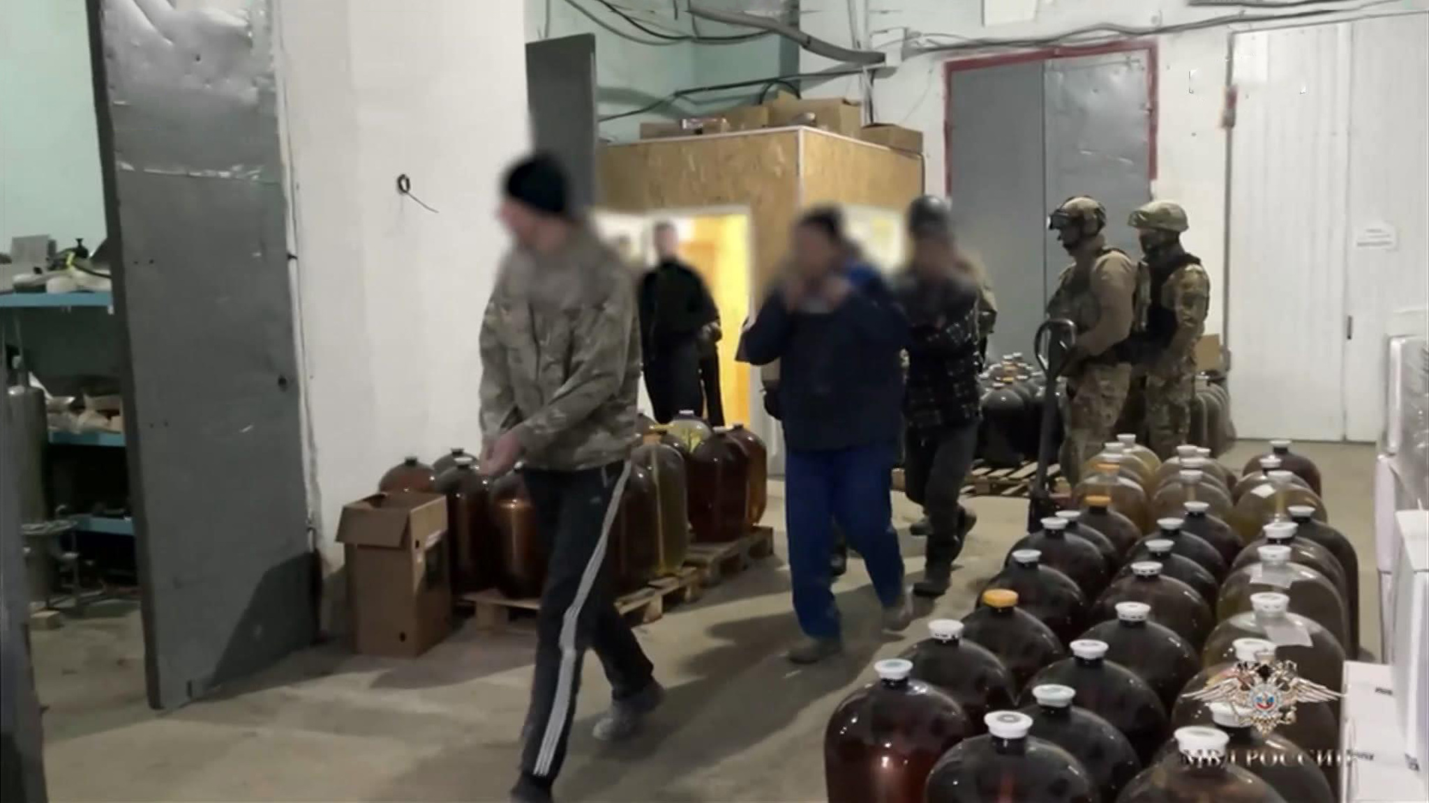 В Крыму накрыли подпольный цех по производству газировки