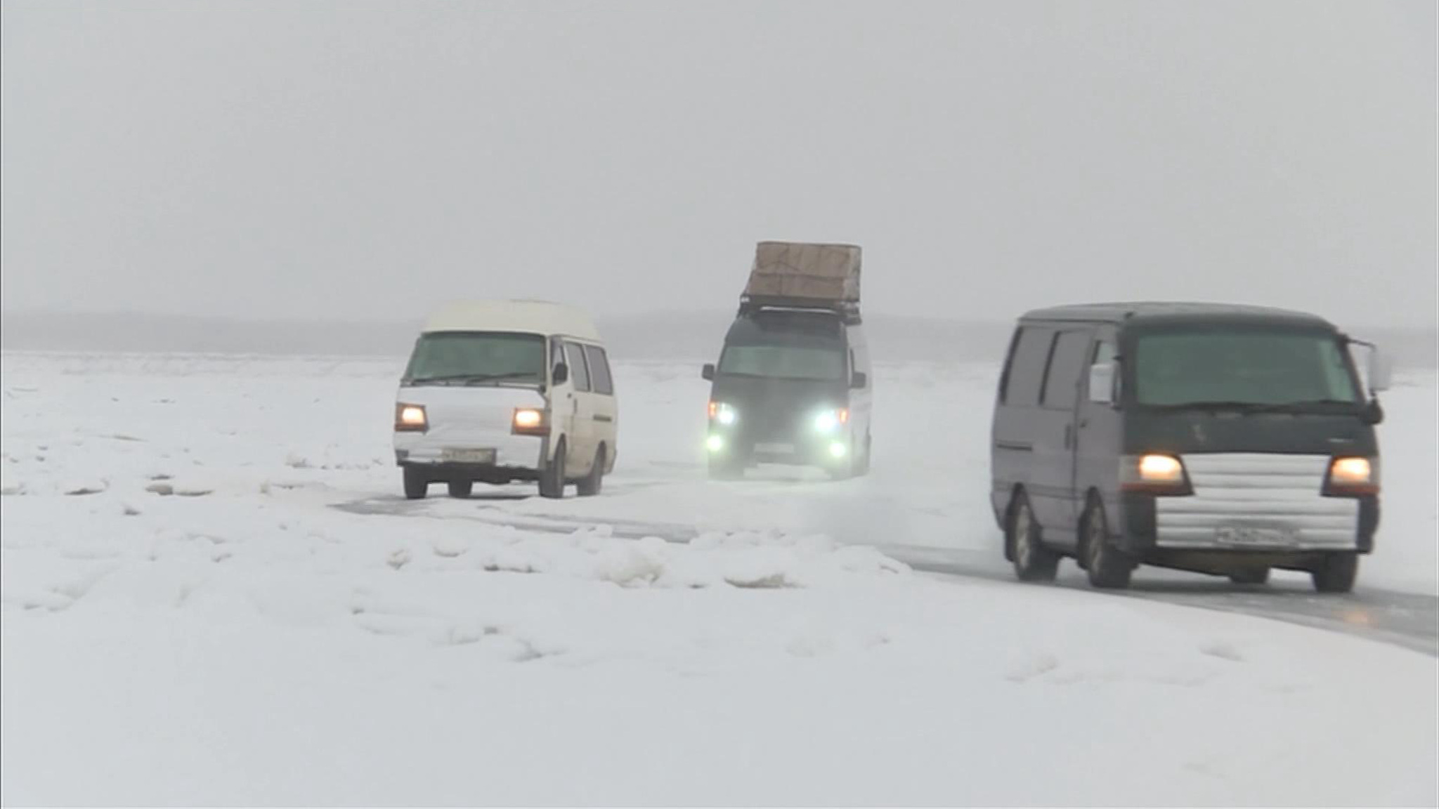 Зимняя погода в этом году не благоволит ледовым переправам
