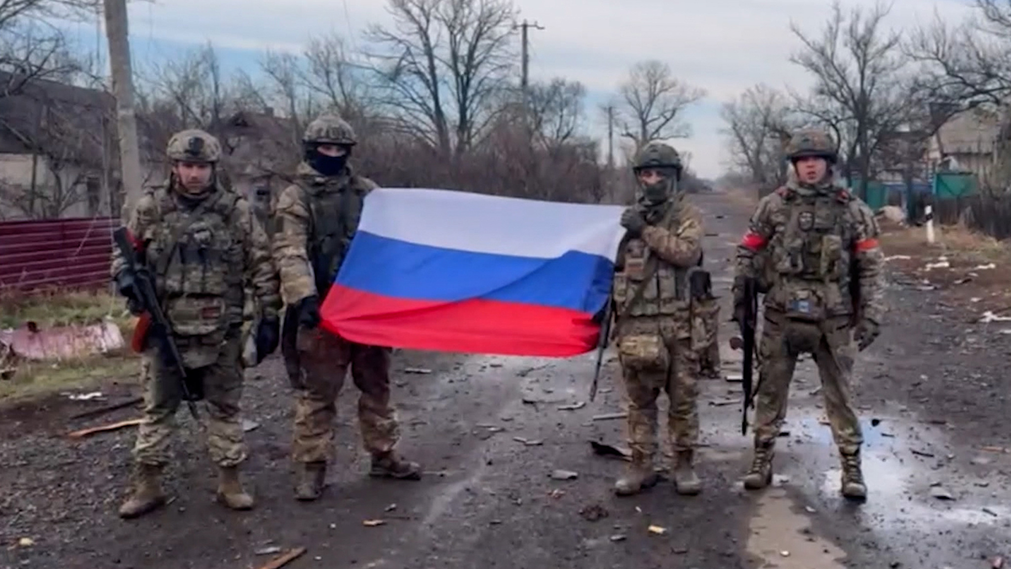 Петровку наши штурмовики атаковали малыми группами сразу с нескольких сторон