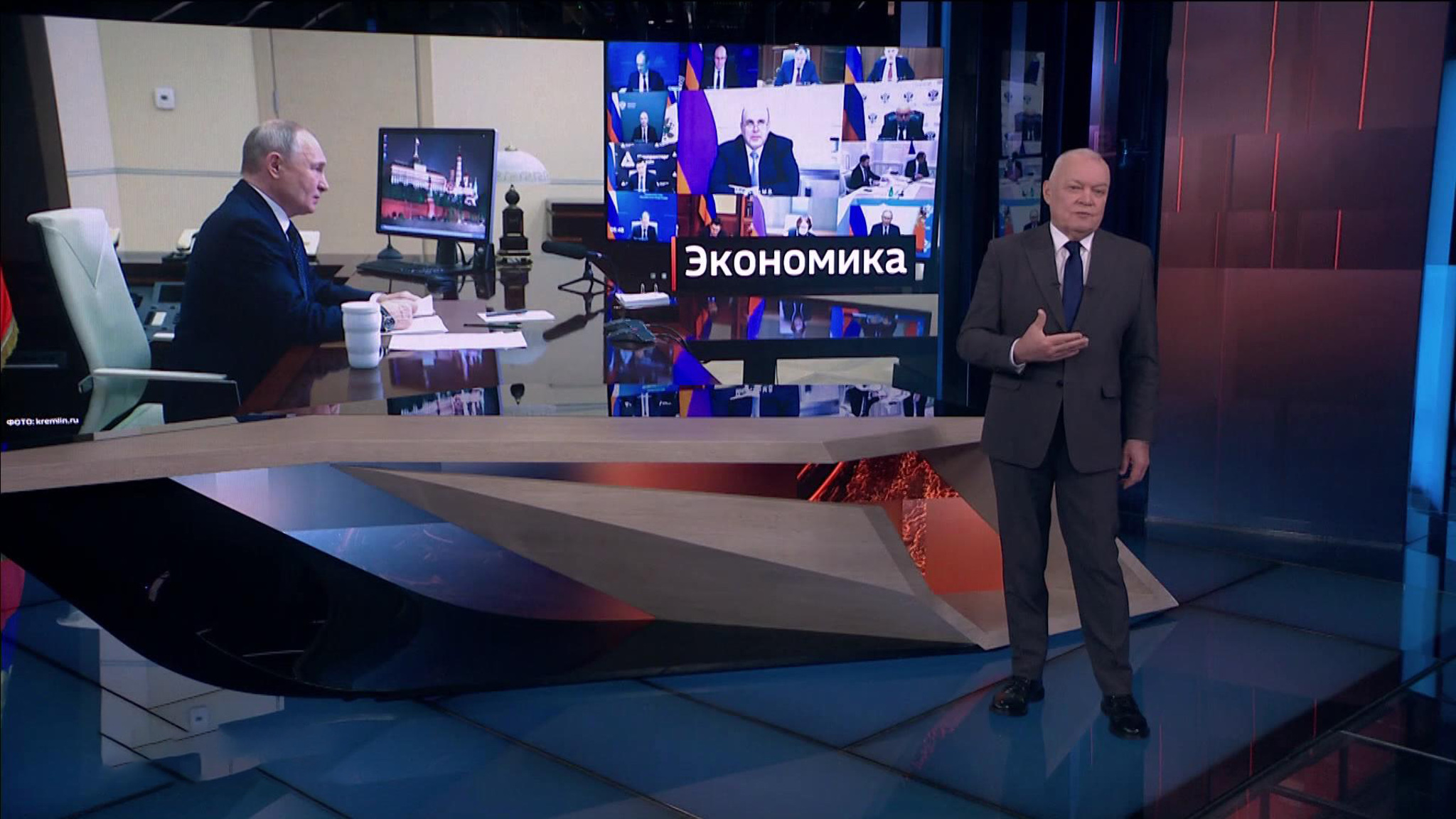 Путин  поручил проиндексировать пенсии "исходя из реальной ситуации"
