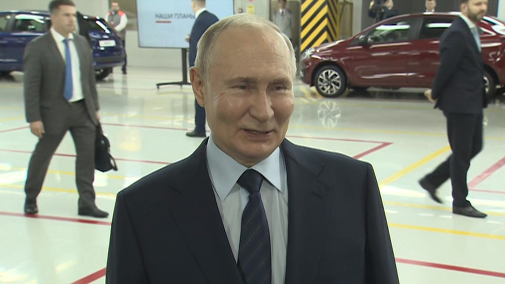 Путин на АвтоВАЗе увидел Lada Iskra, кроссовер и E-NIVA